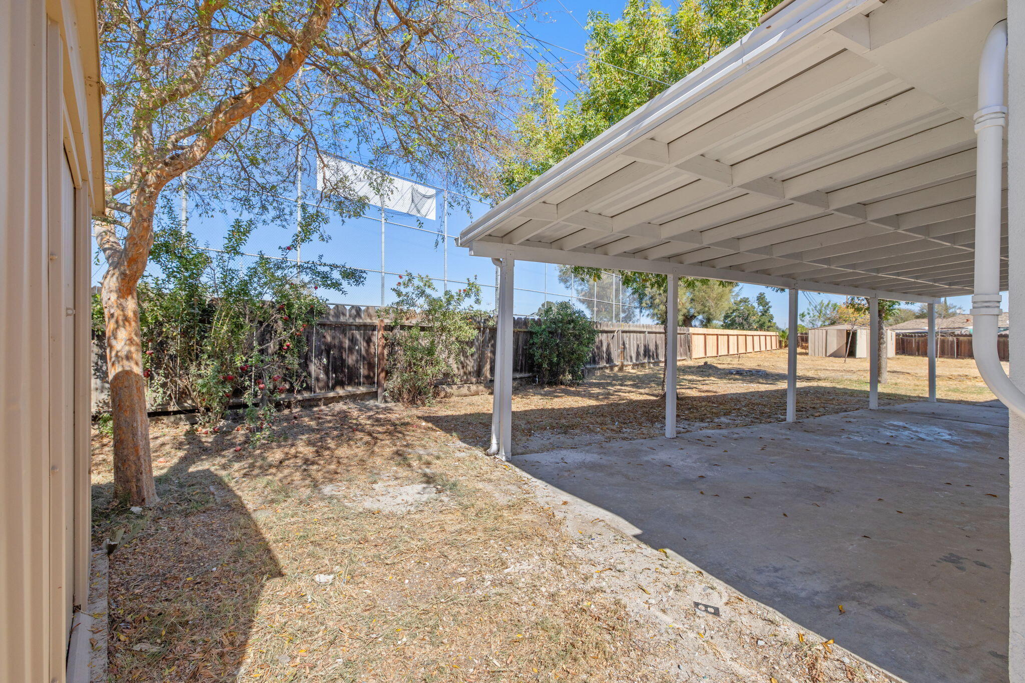 1146 Lassen Dr, Hanford, CA 93230