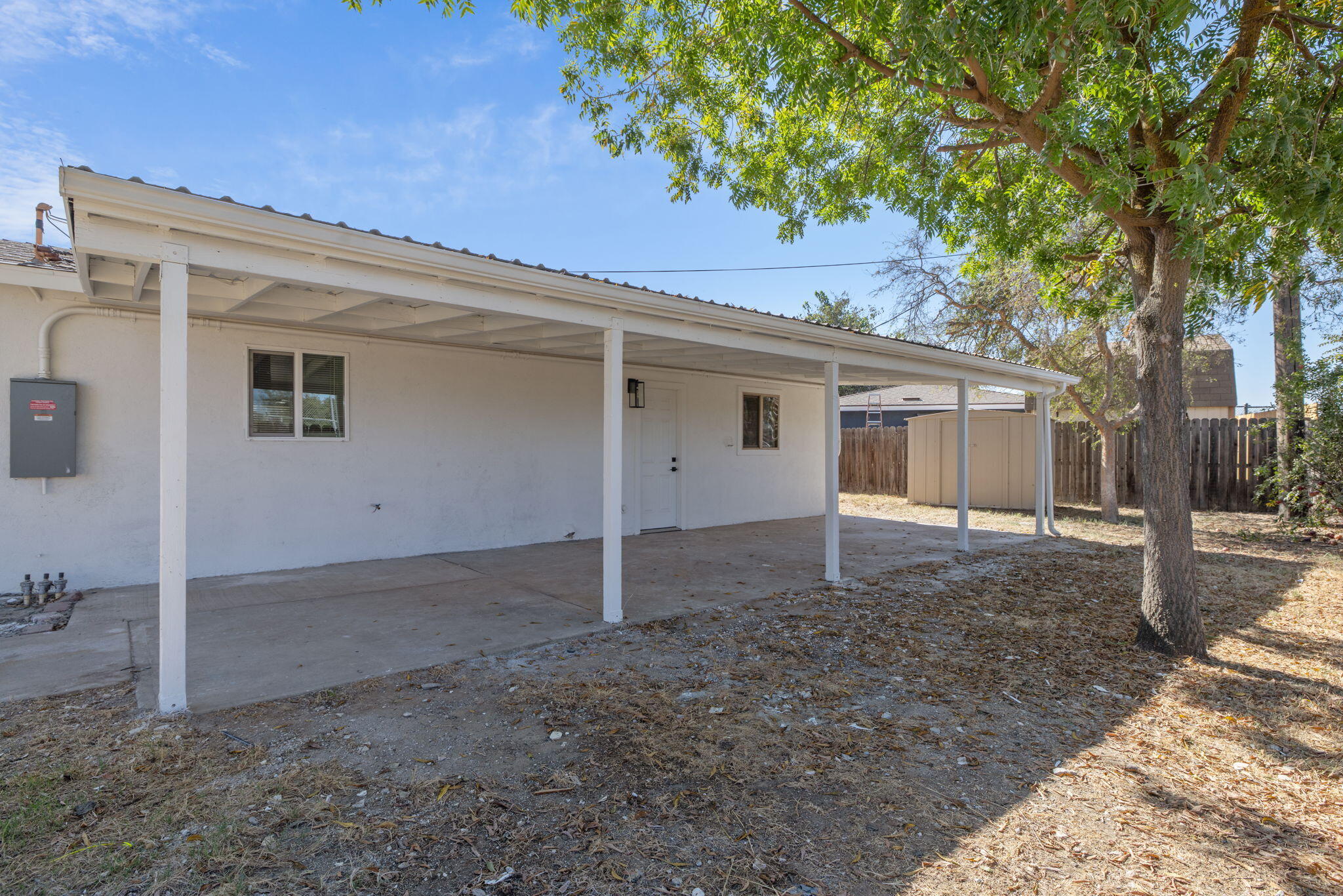 1146 Lassen Dr, Hanford, CA 93230