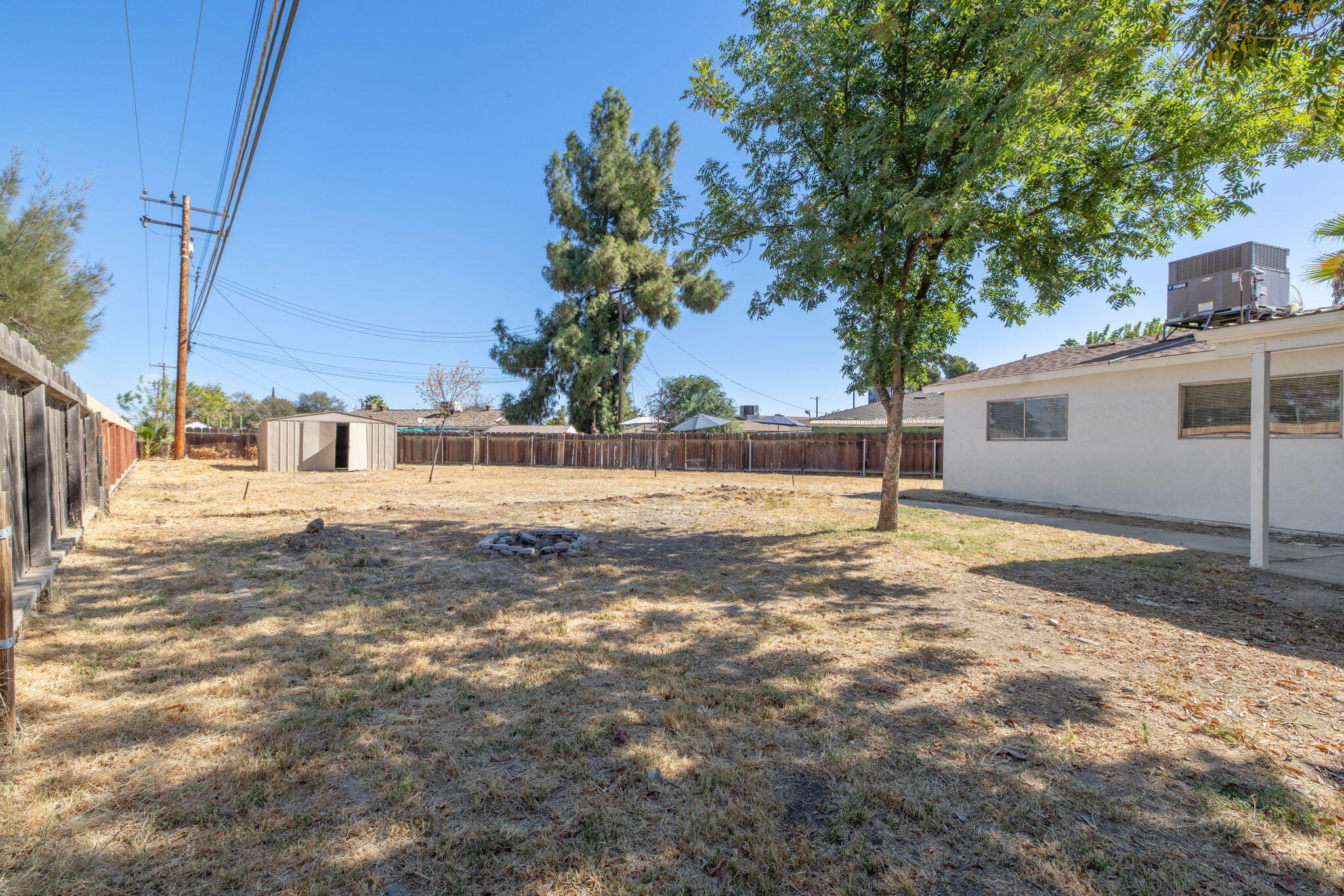 1146 Lassen Dr, Hanford, CA 93230