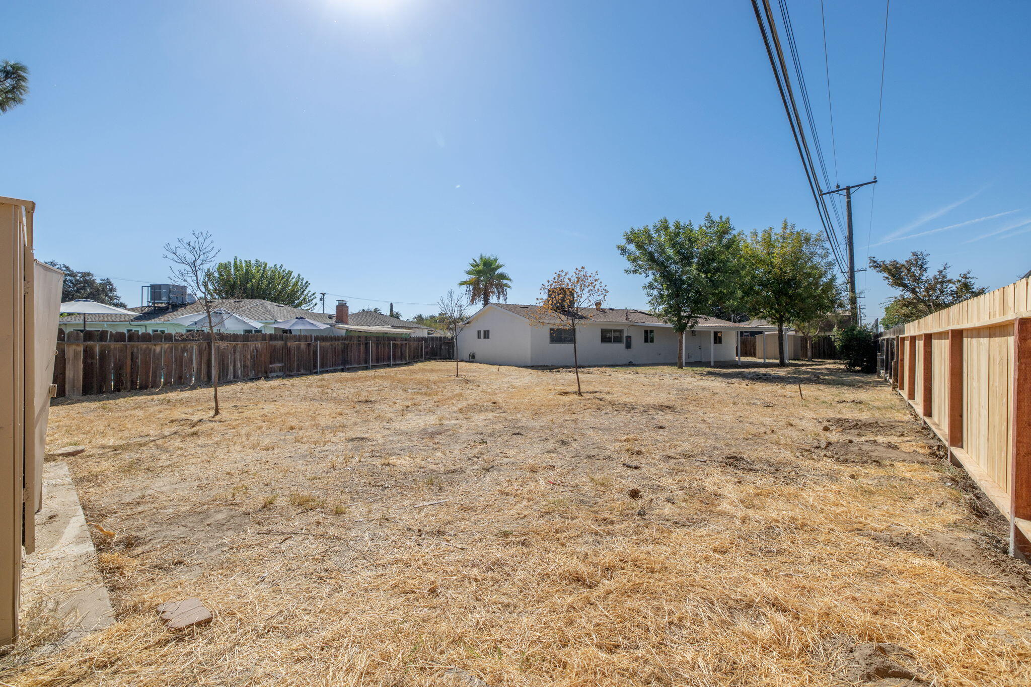 1146 Lassen Dr, Hanford, CA 93230