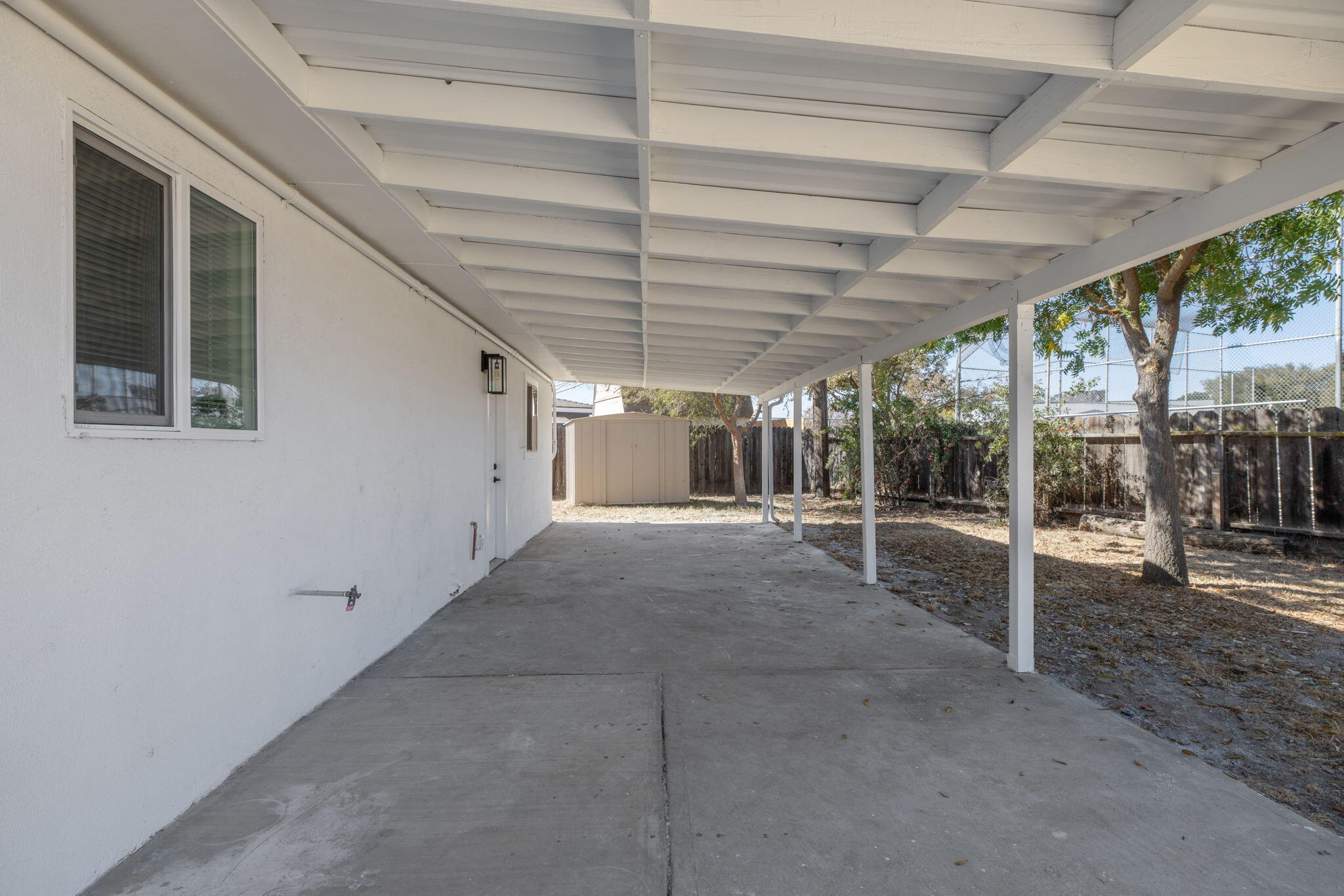 1146 Lassen Dr, Hanford, CA 93230