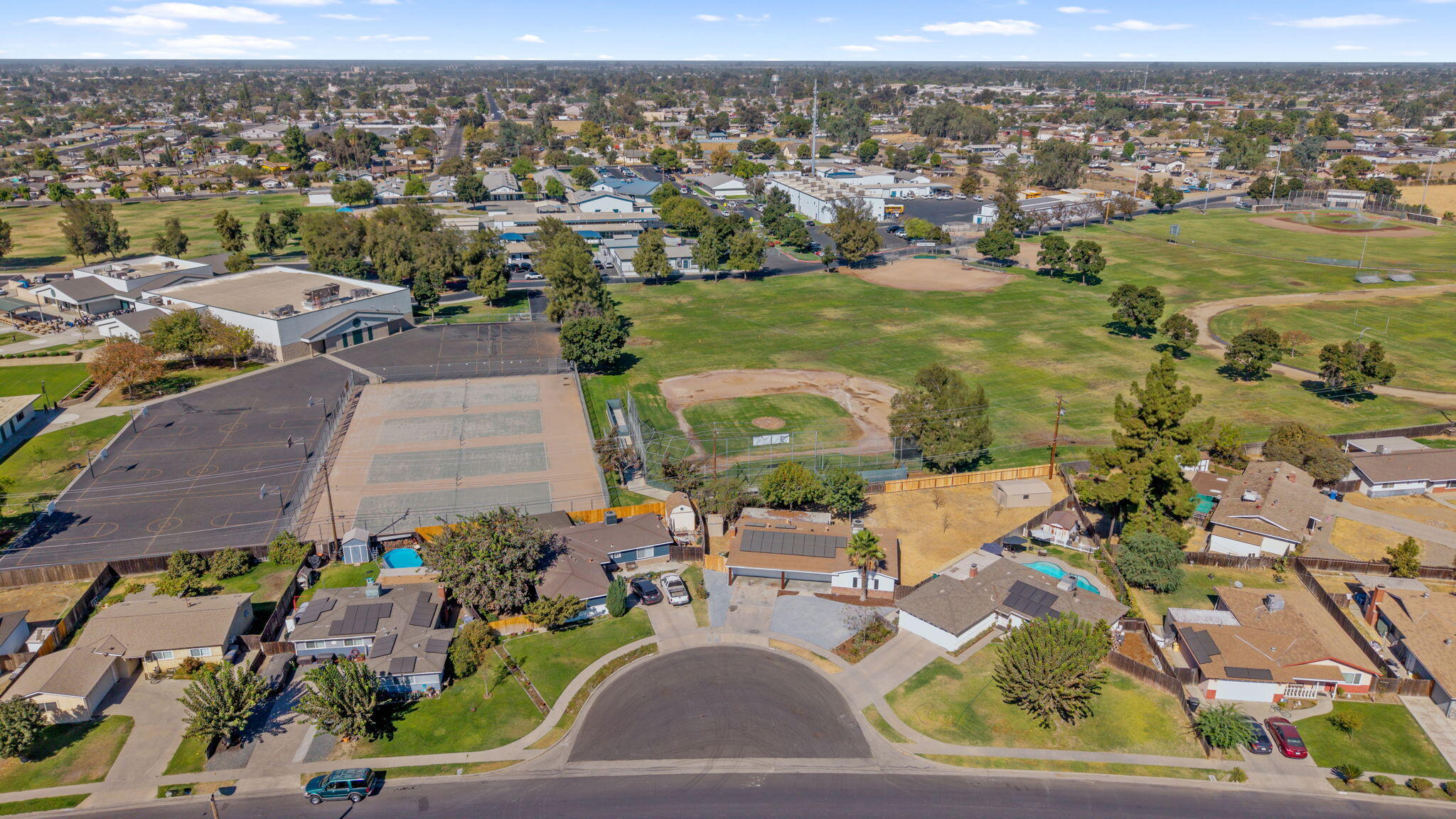 1146 Lassen Dr, Hanford, CA 93230