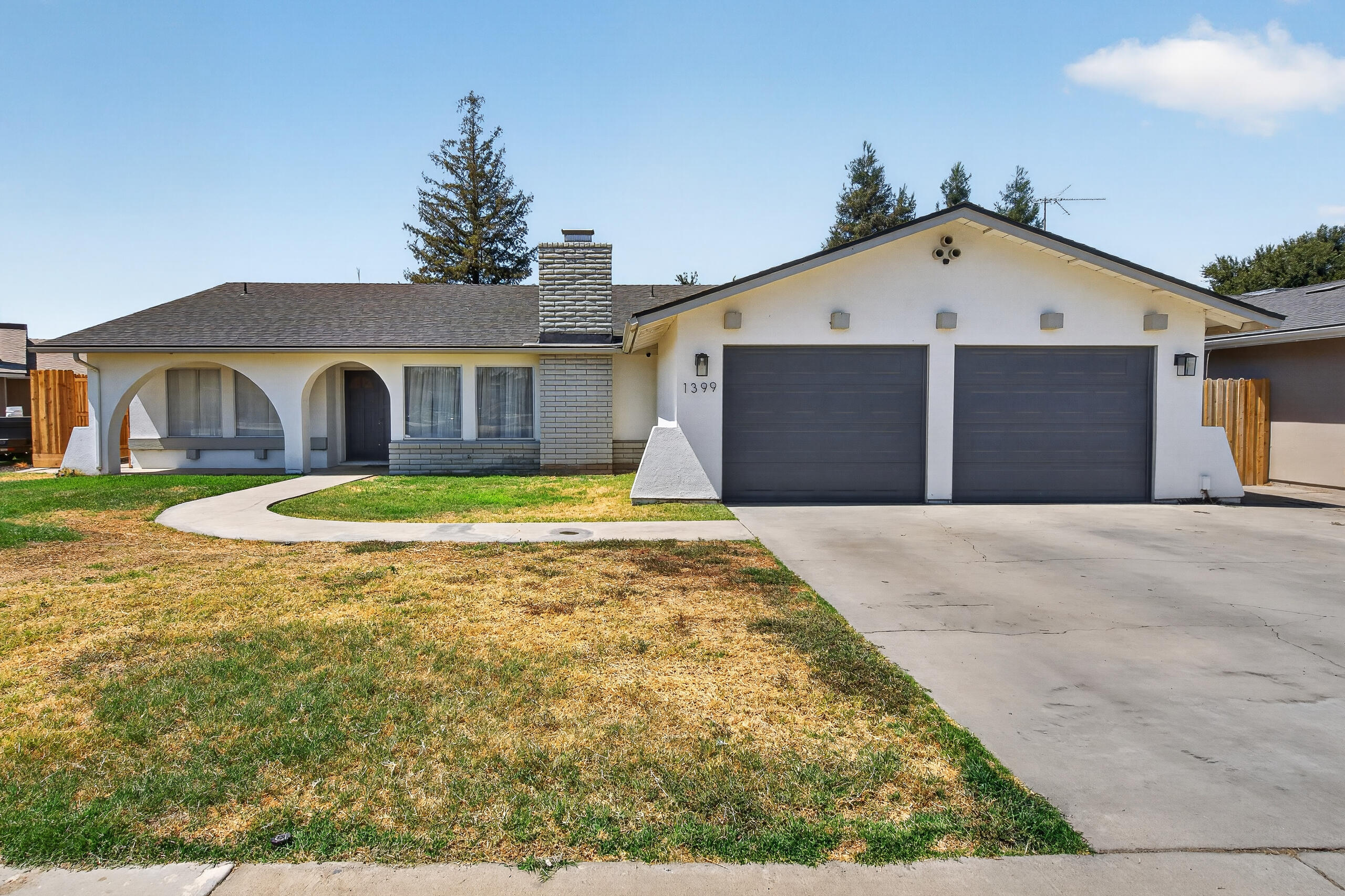1399 E Boyer Dr, Tulare, CA 93274