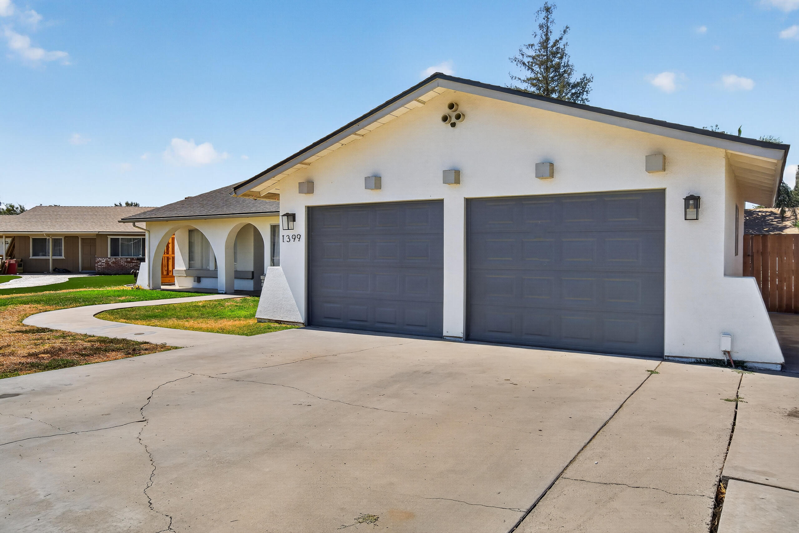1399 E Boyer Dr, Tulare, CA 93274
