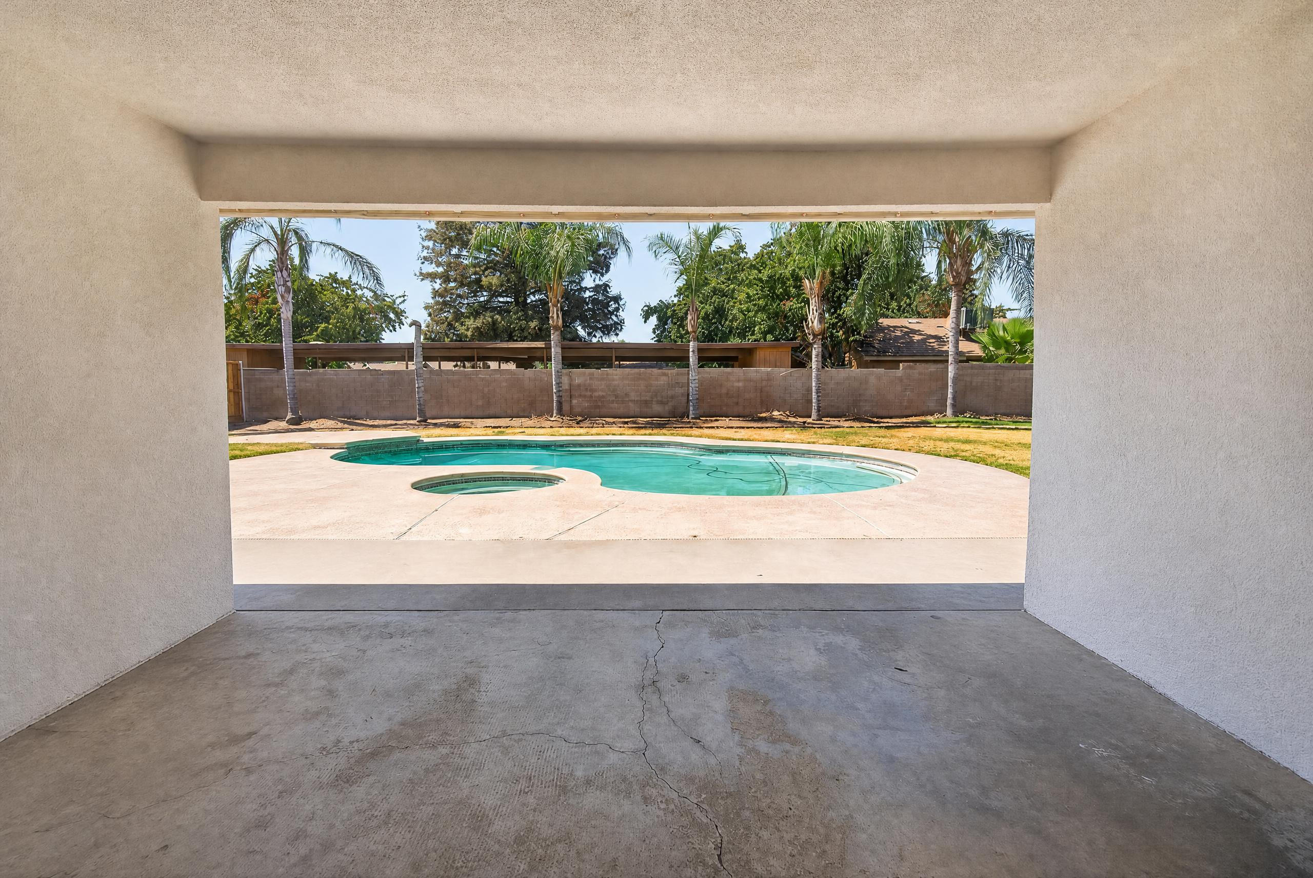 1399 E Boyer Dr, Tulare, CA 93274