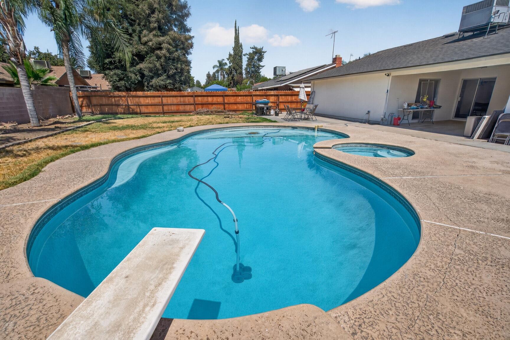 1399 E Boyer Dr, Tulare, CA 93274