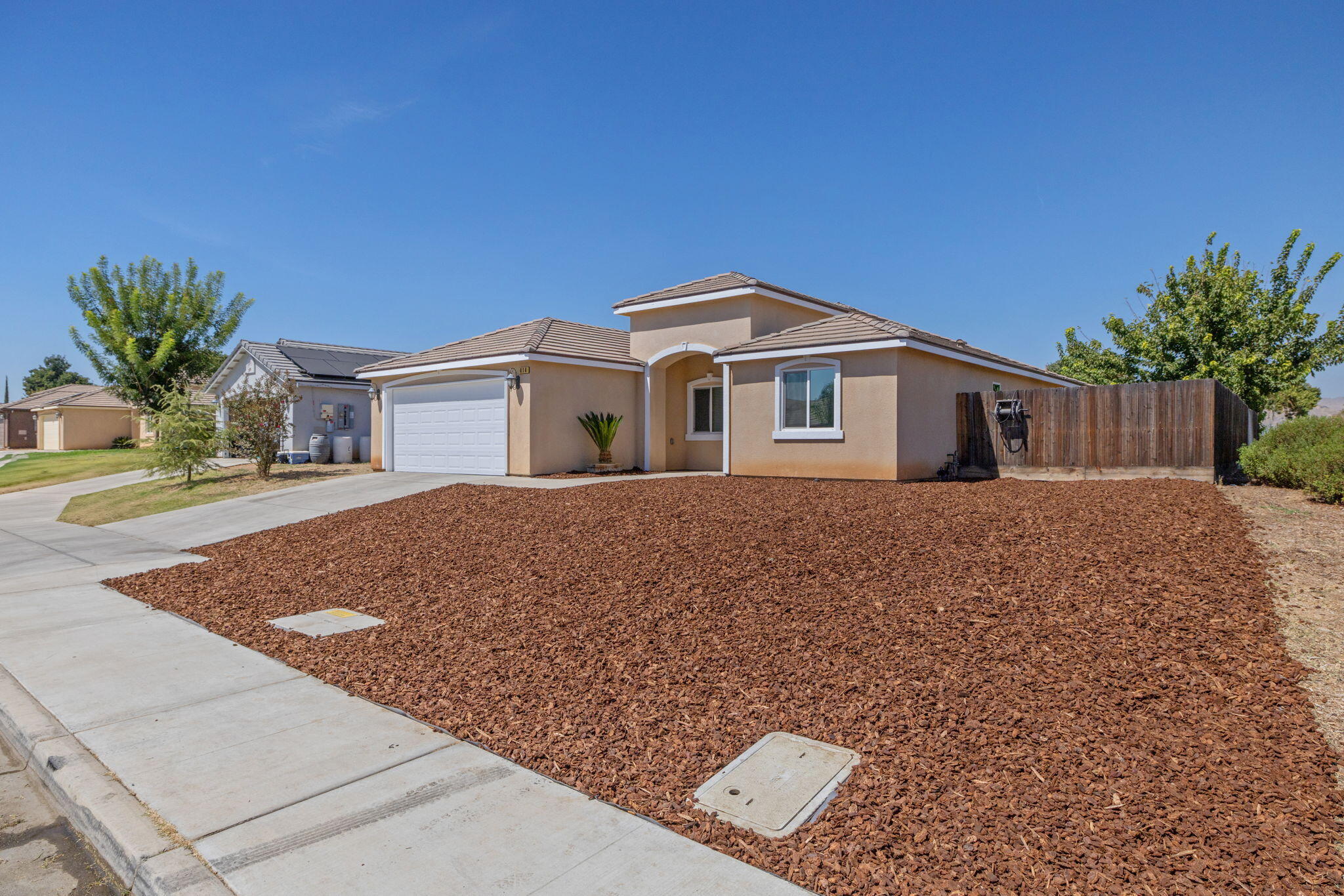 414 Summit Ave, Woodlake, CA 93286