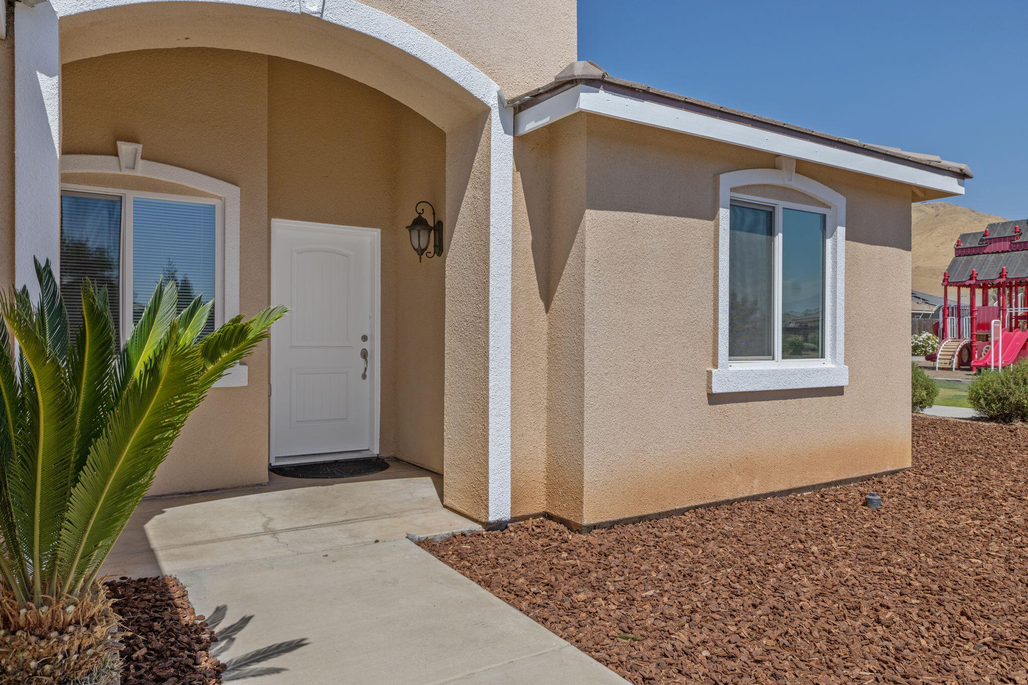 414 Summit Ave, Woodlake, CA 93286
