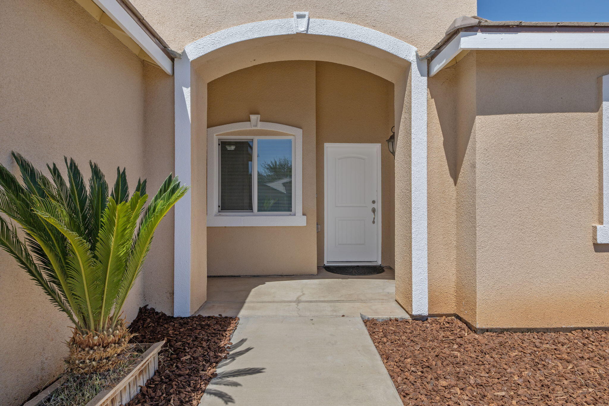 414 Summit Ave, Woodlake, CA 93286