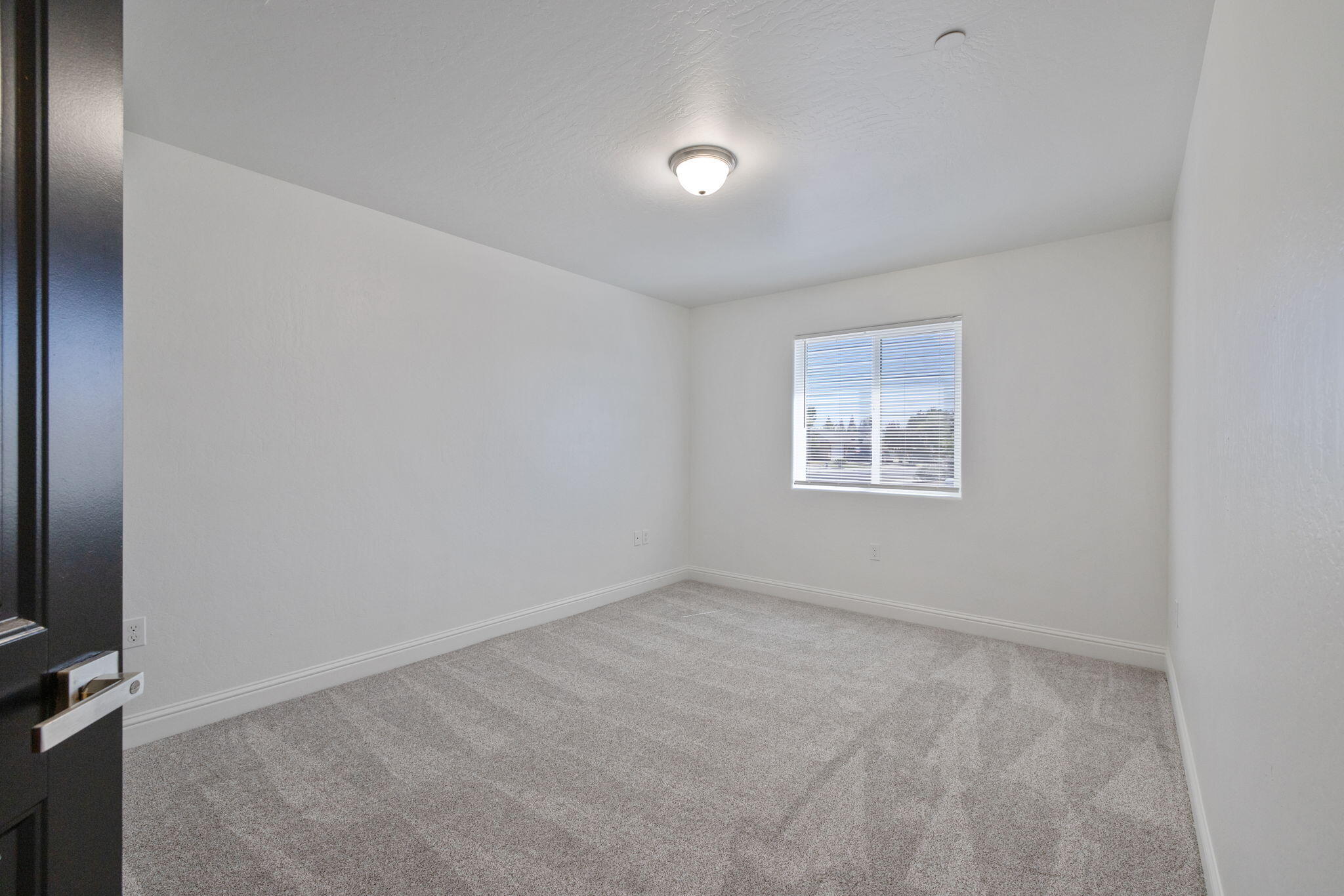 414 Summit Ave, Woodlake, CA 93286