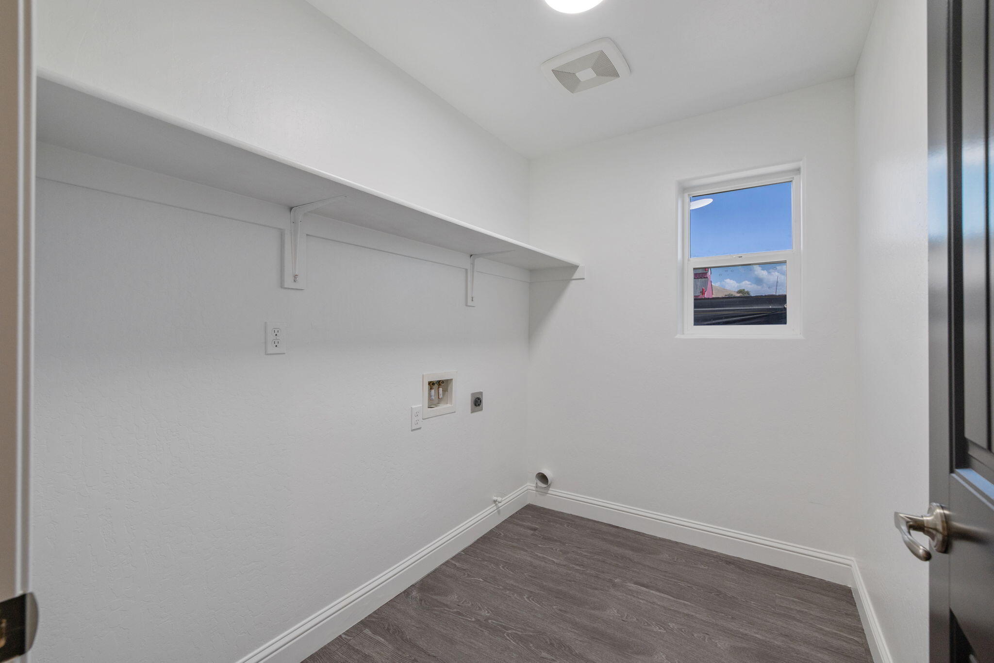 414 Summit Ave, Woodlake, CA 93286