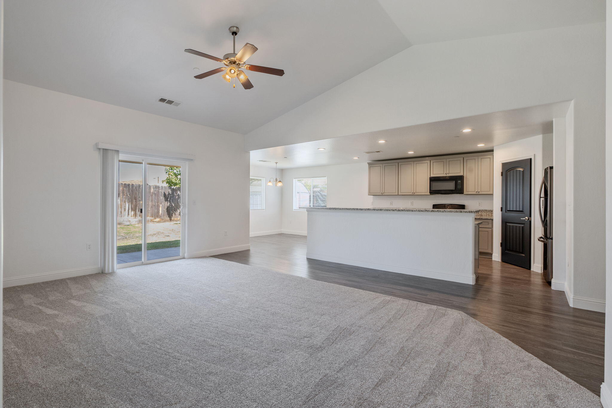 414 Summit Ave, Woodlake, CA 93286