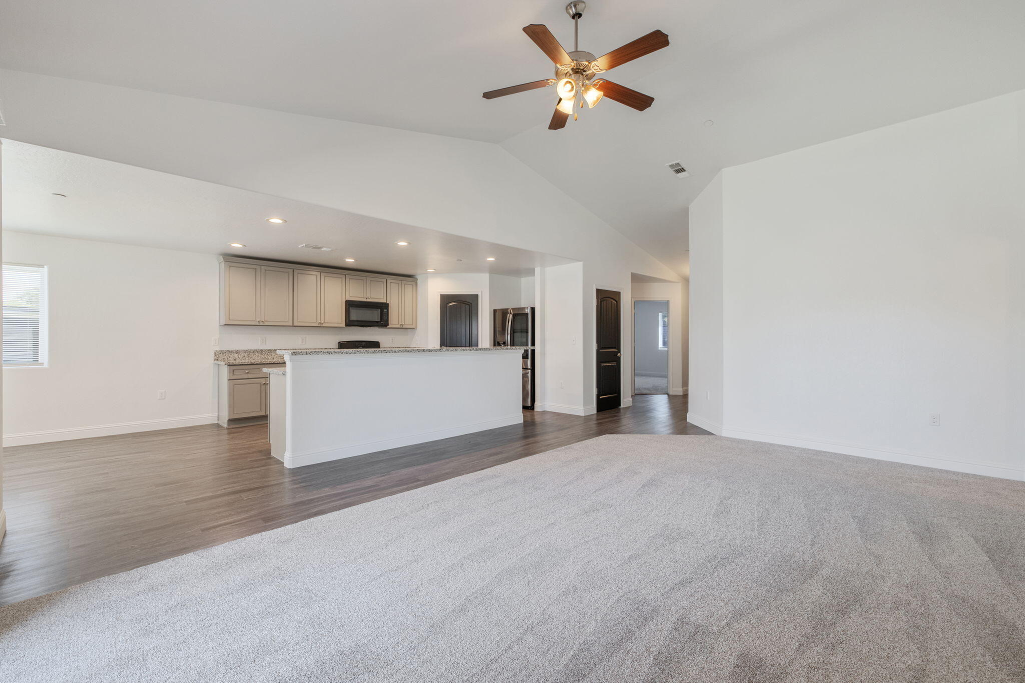 414 Summit Ave, Woodlake, CA 93286