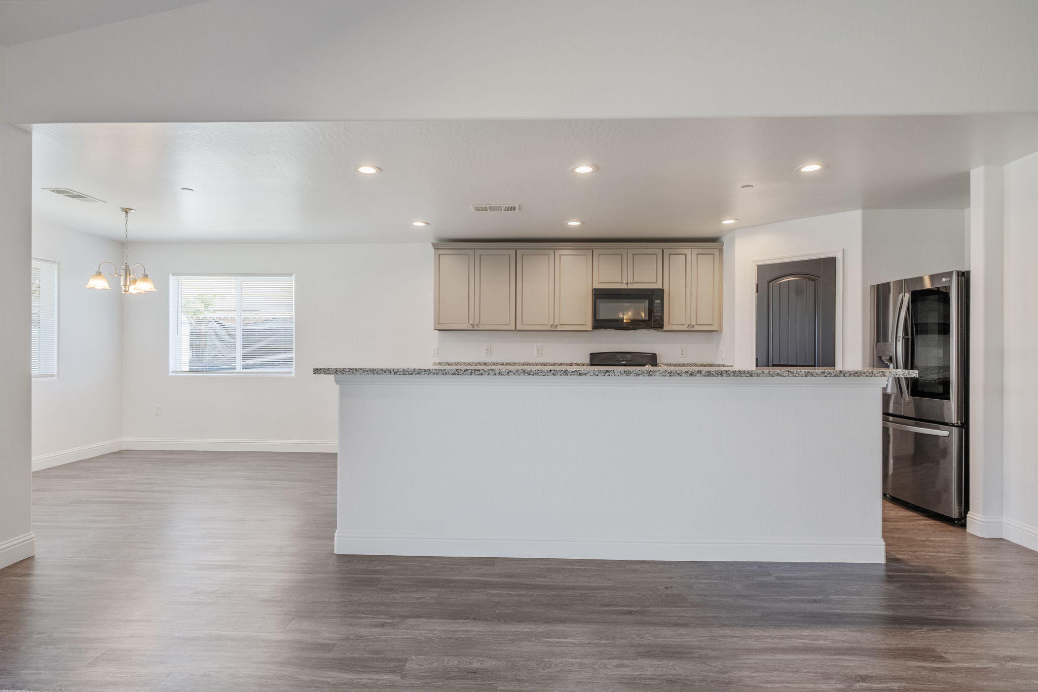 414 Summit Ave, Woodlake, CA 93286