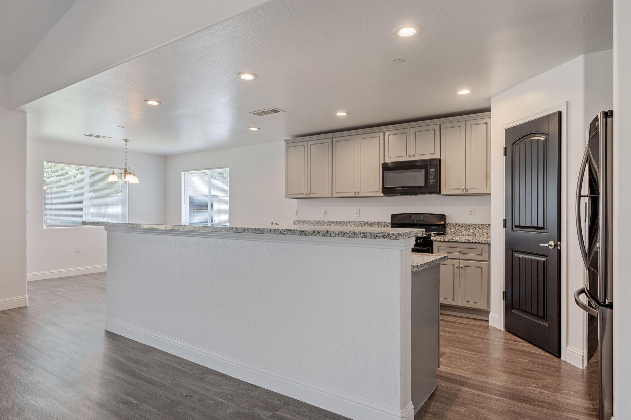 414 Summit Ave, Woodlake, CA 93286