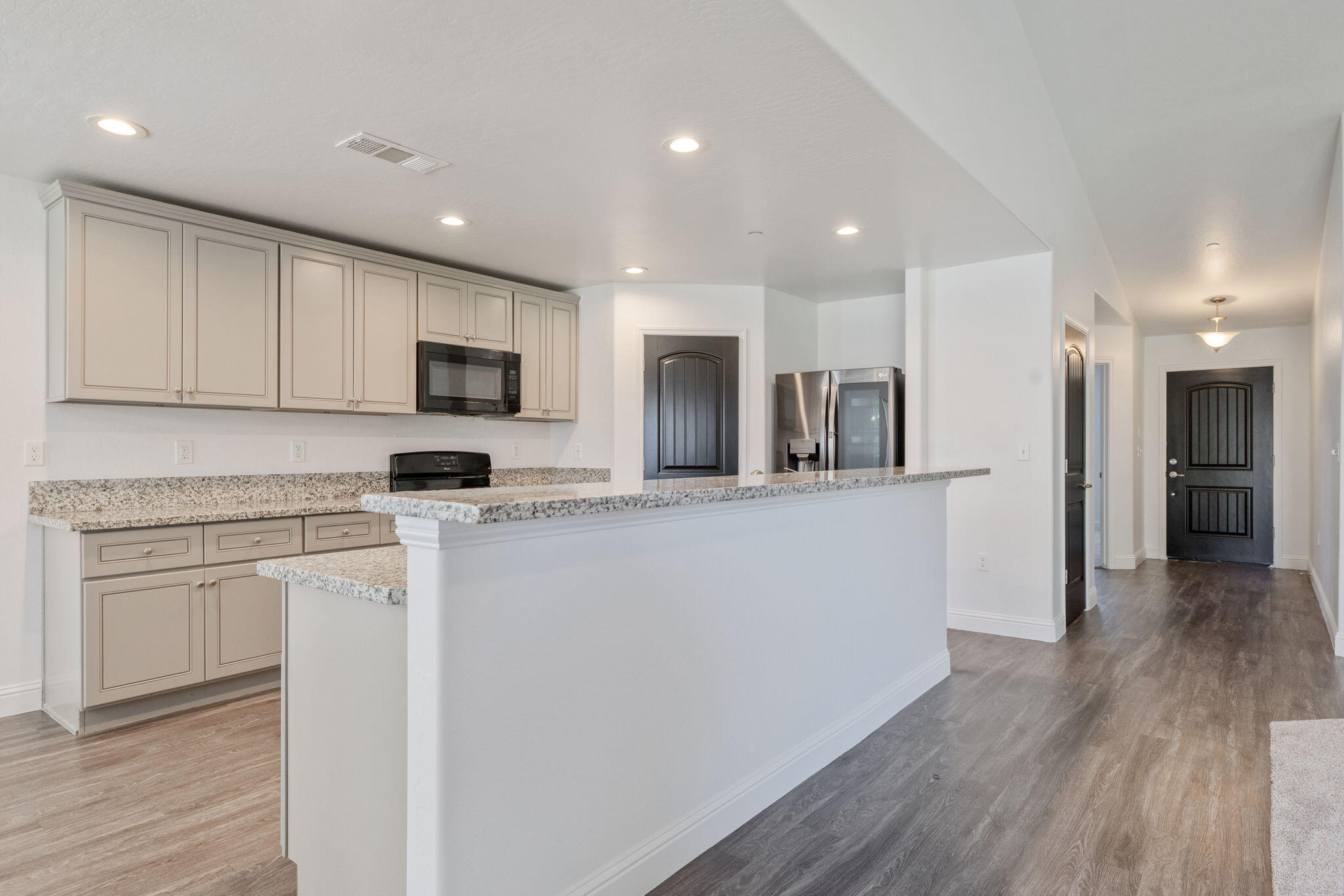414 Summit Ave, Woodlake, CA 93286