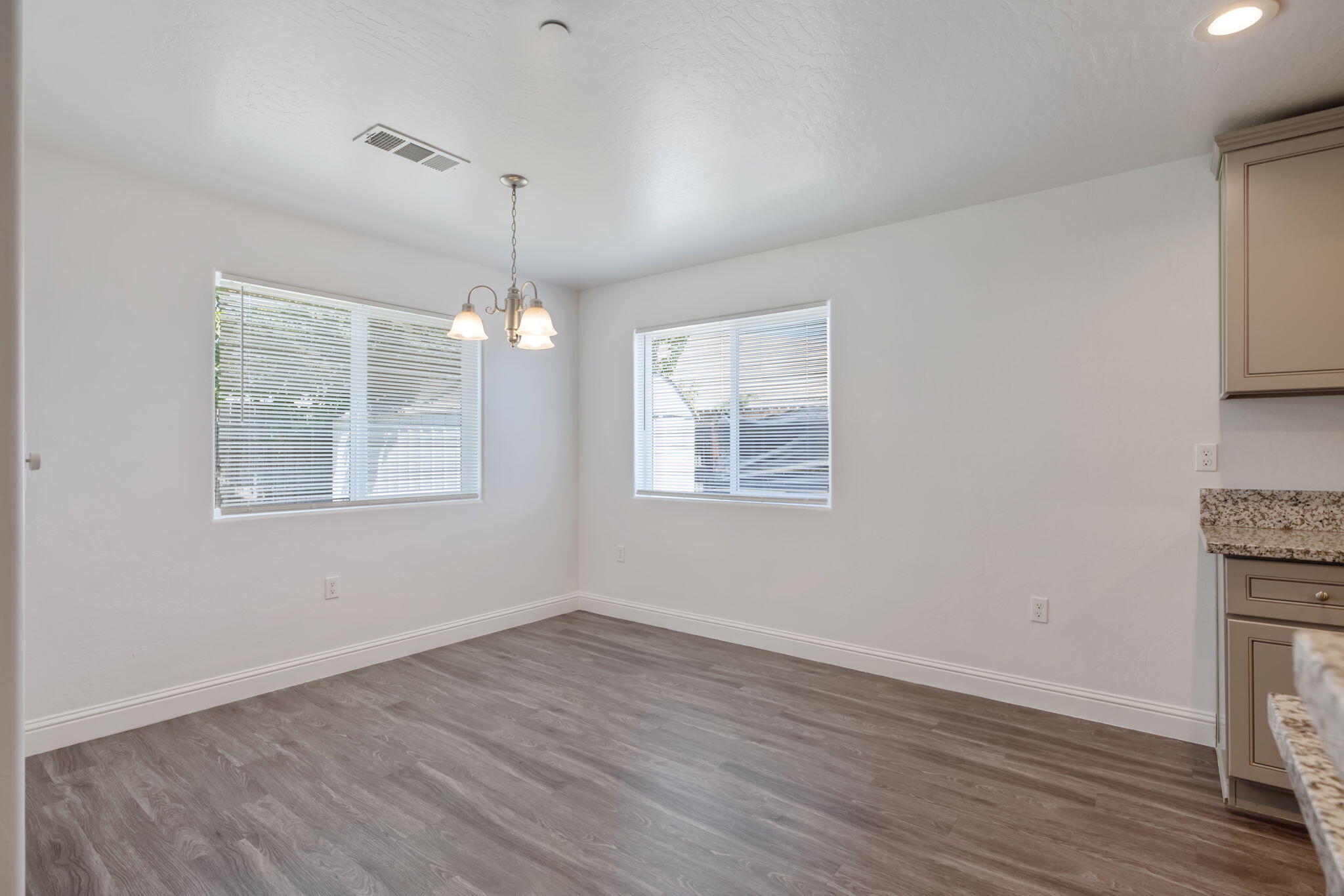 414 Summit Ave, Woodlake, CA 93286