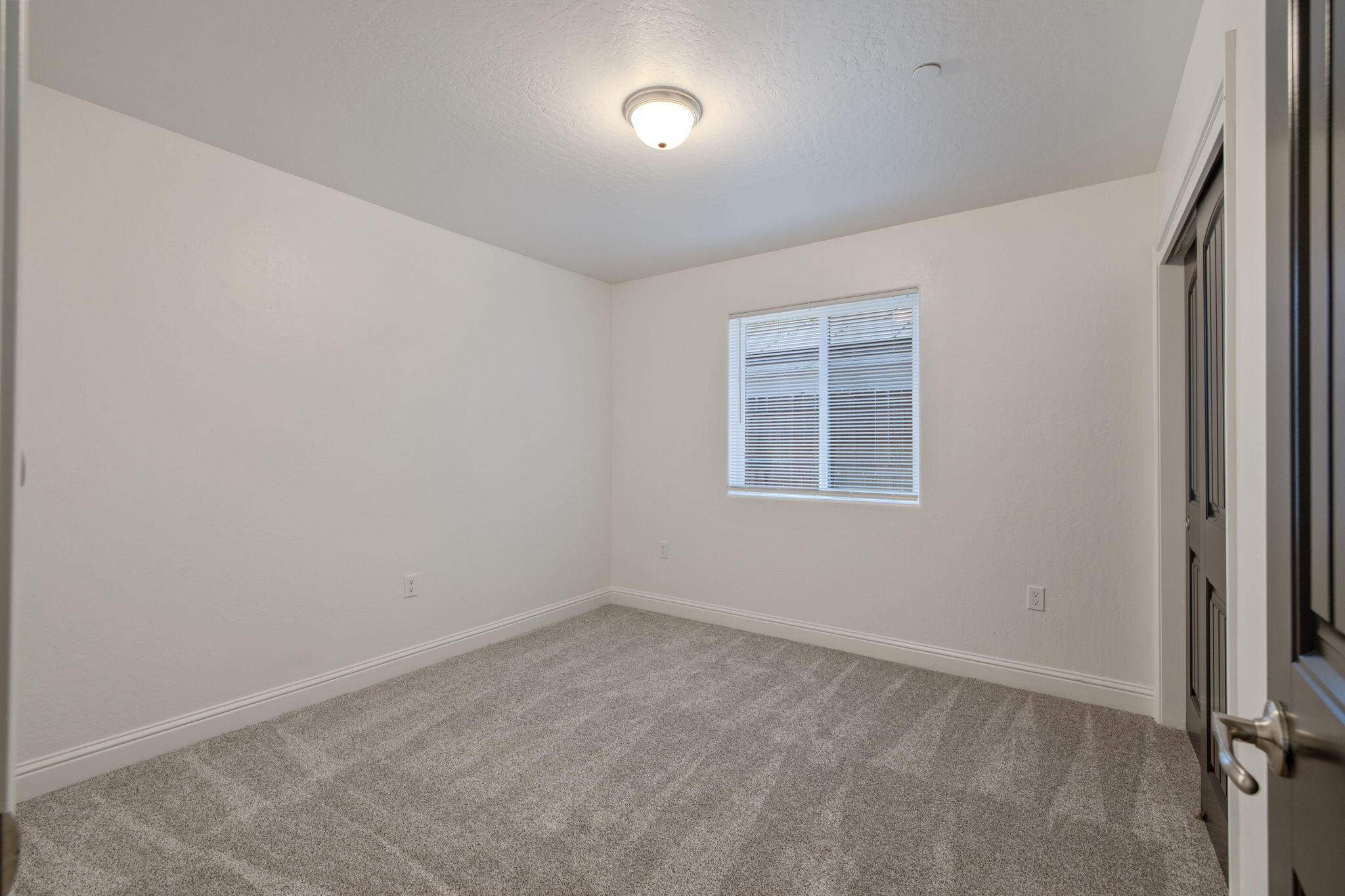 414 Summit Ave, Woodlake, CA 93286