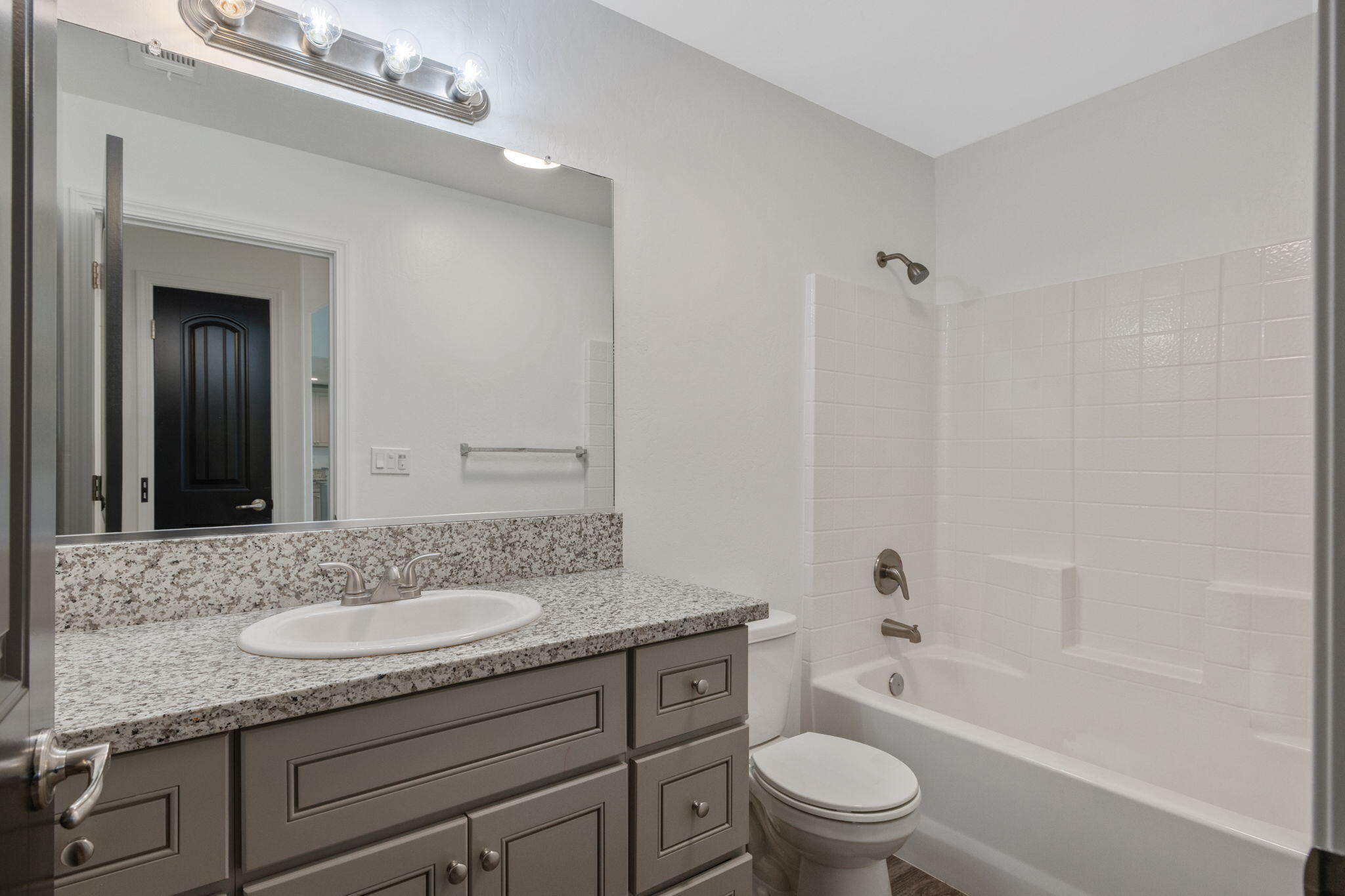 414 Summit Ave, Woodlake, CA 93286