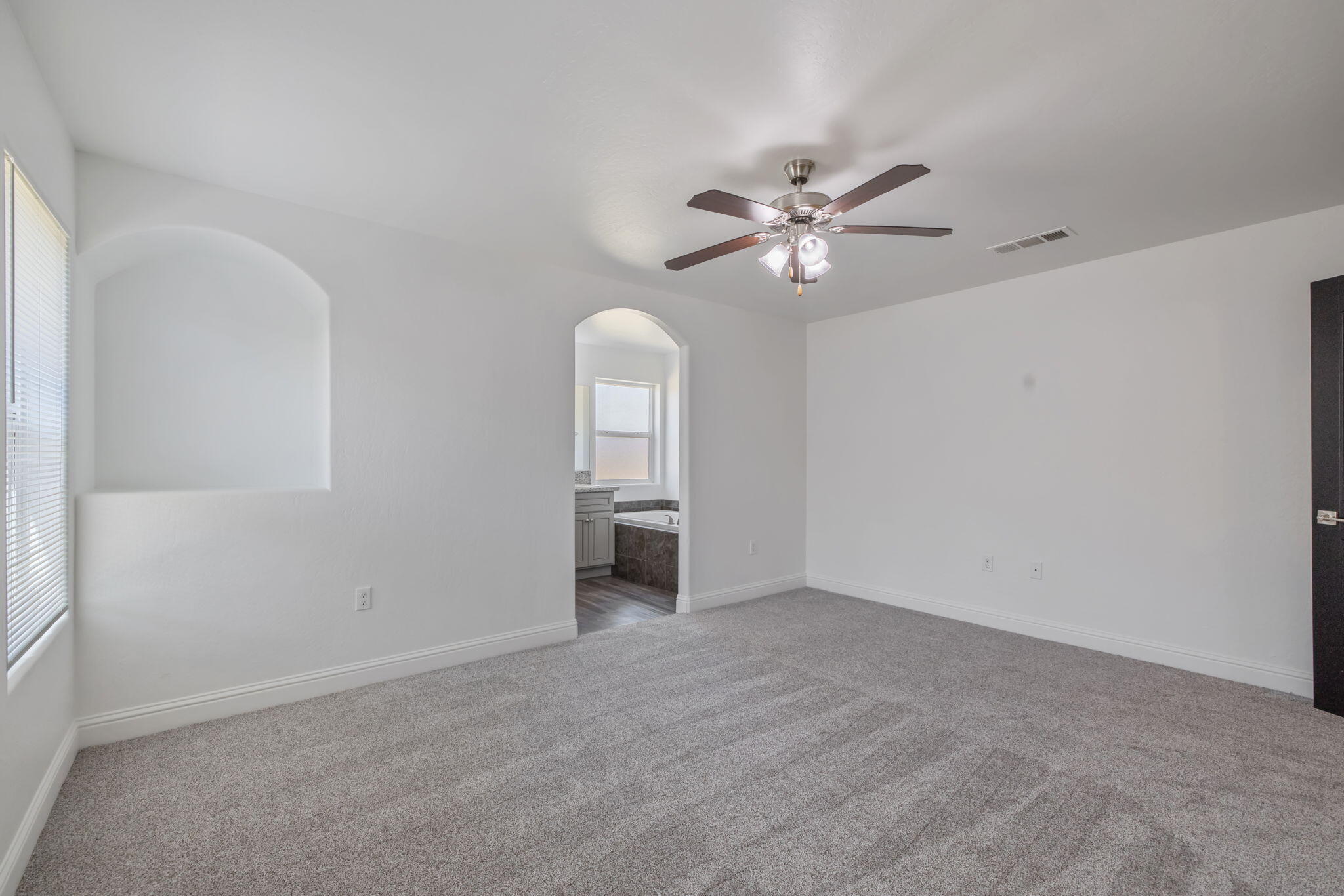 414 Summit Ave, Woodlake, CA 93286