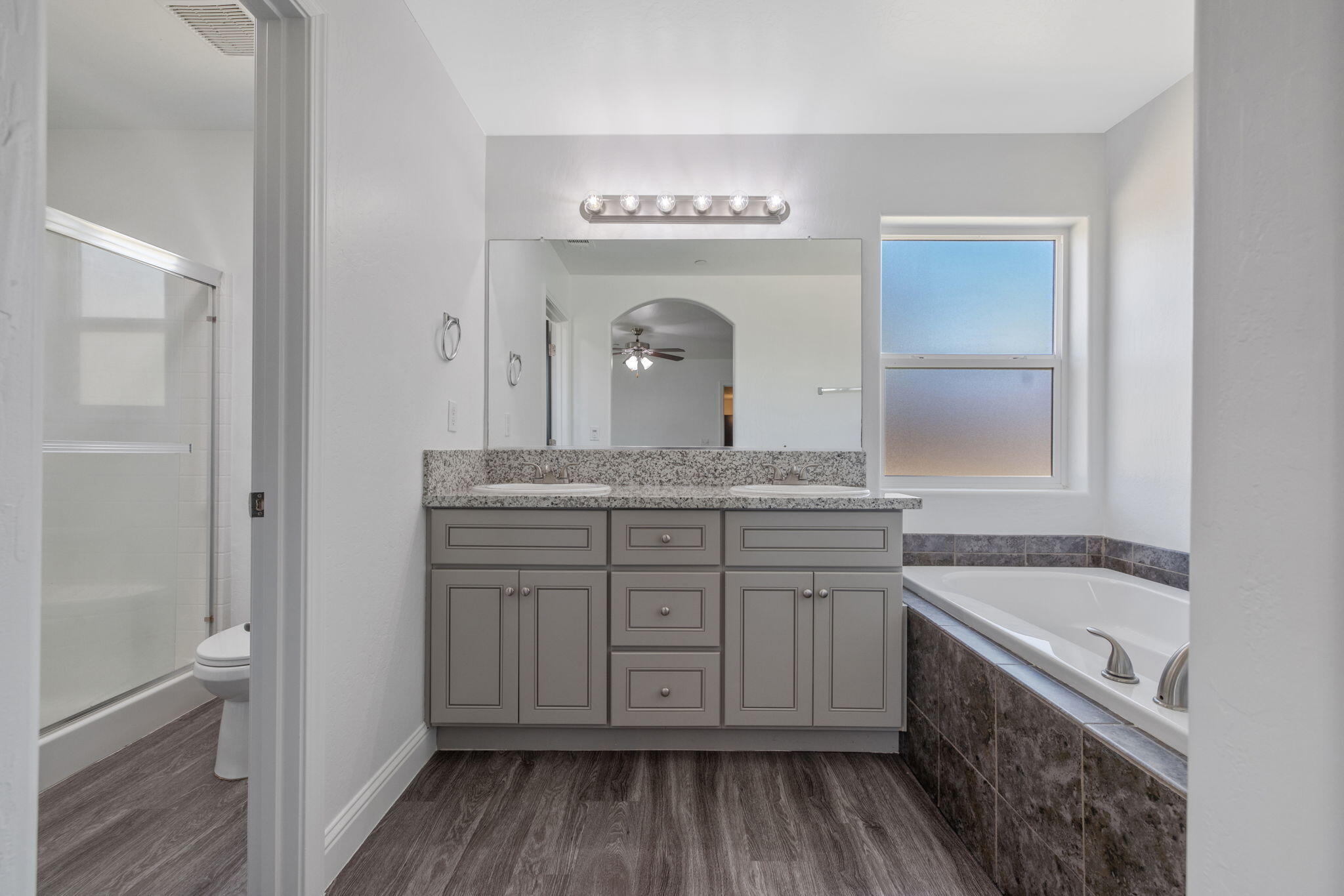 414 Summit Ave, Woodlake, CA 93286