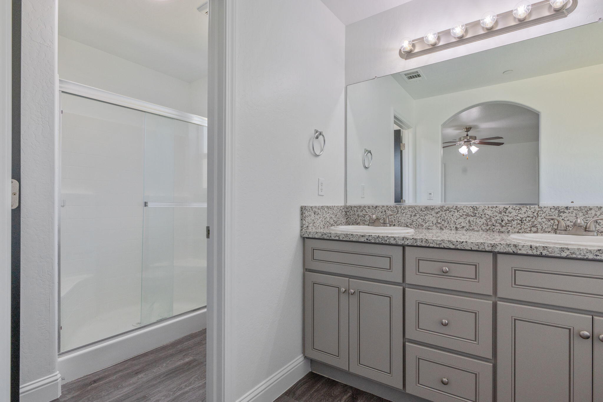 414 Summit Ave, Woodlake, CA 93286