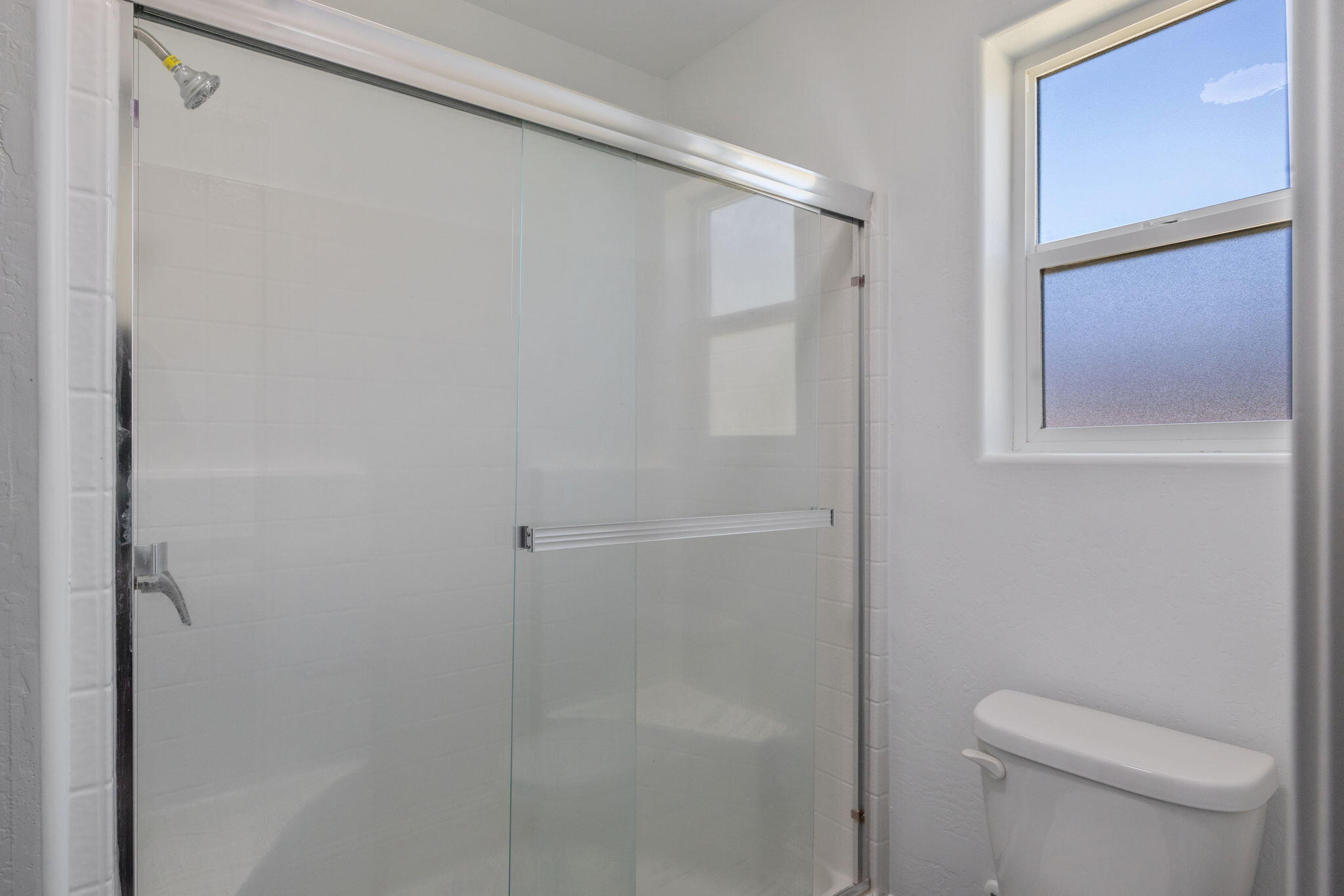 414 Summit Ave, Woodlake, CA 93286