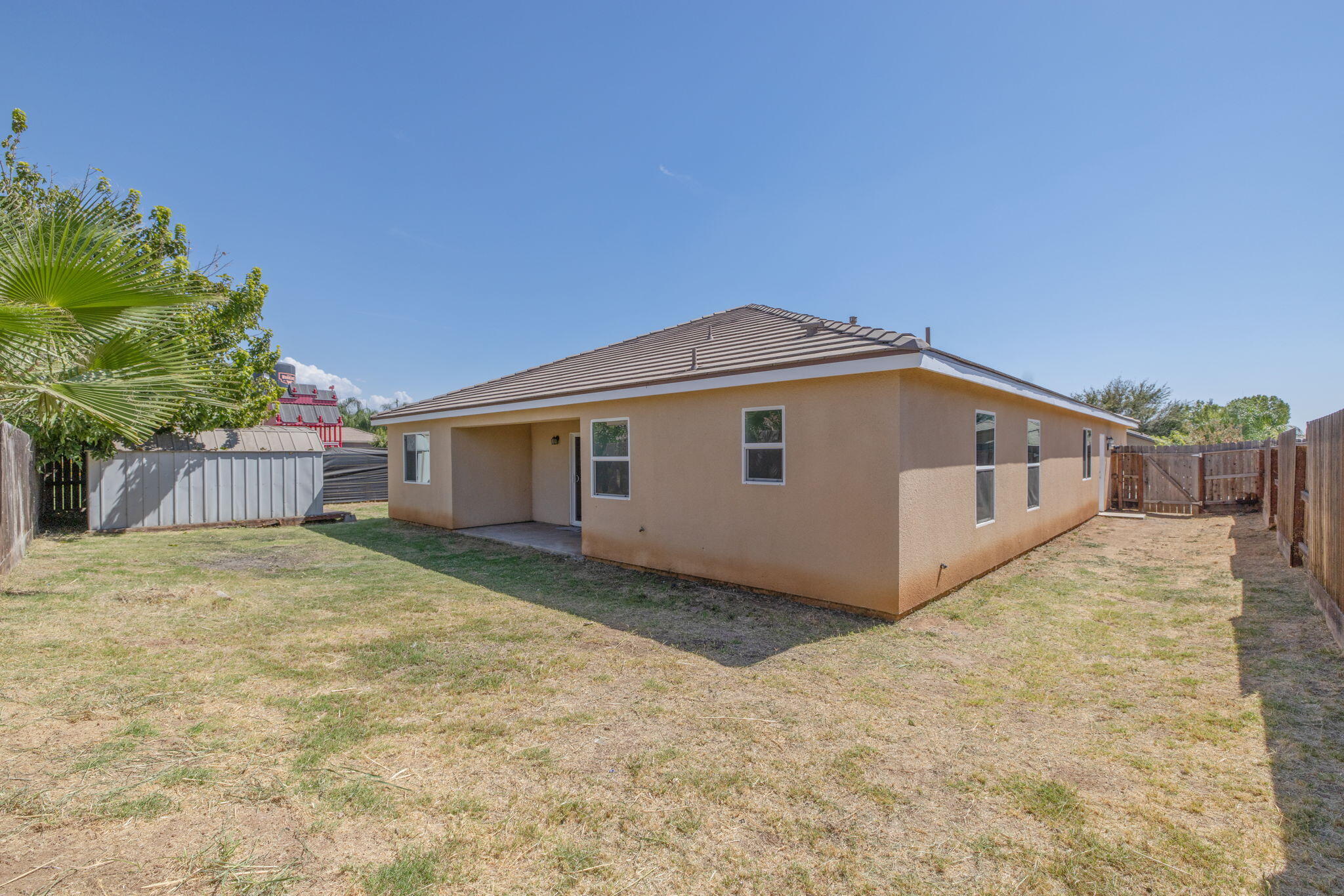 414 Summit Ave, Woodlake, CA 93286