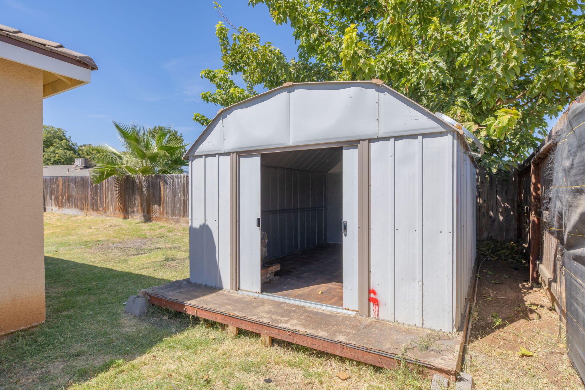 414 Summit Ave, Woodlake, CA 93286