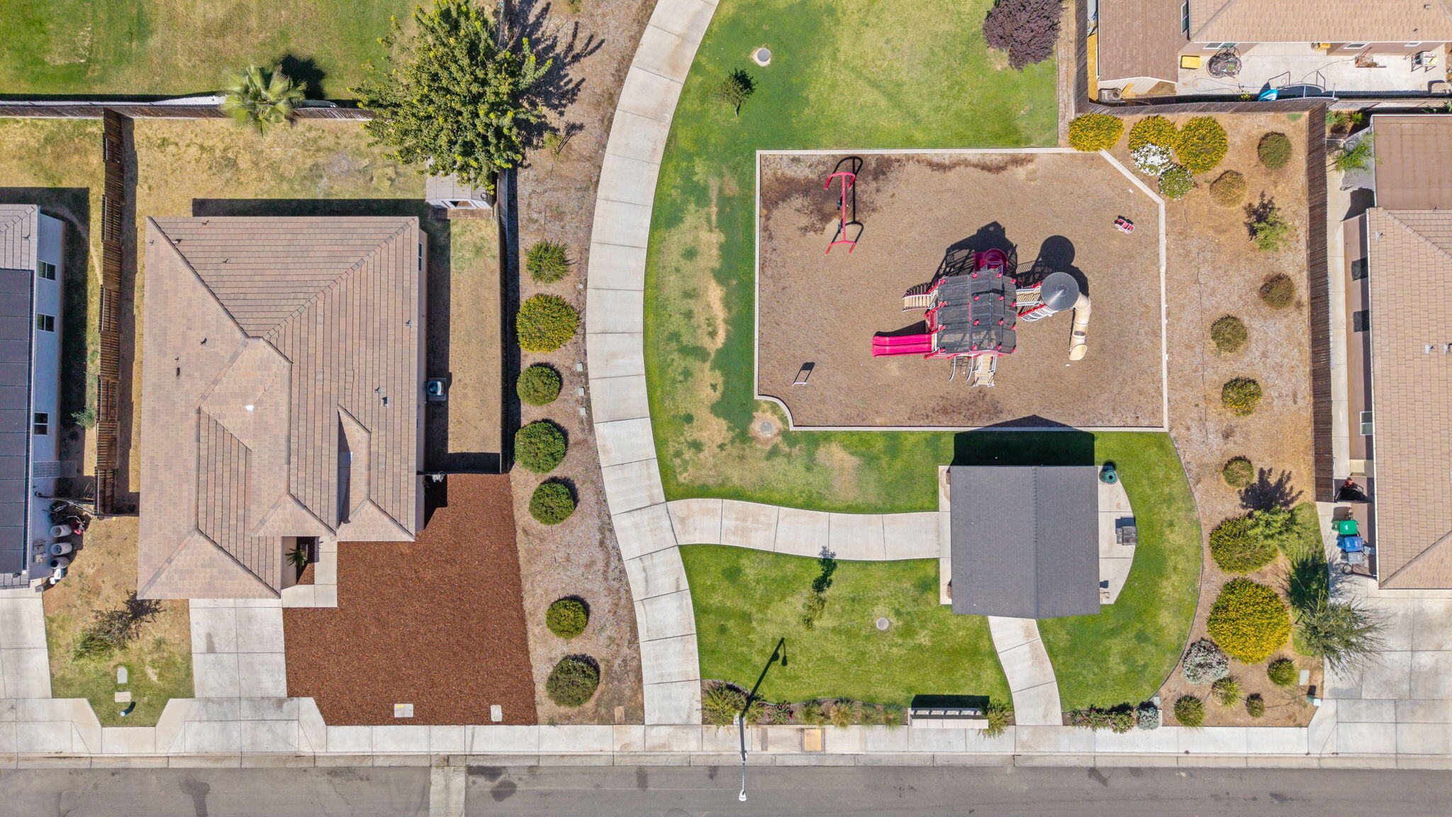 414 Summit Ave, Woodlake, CA 93286