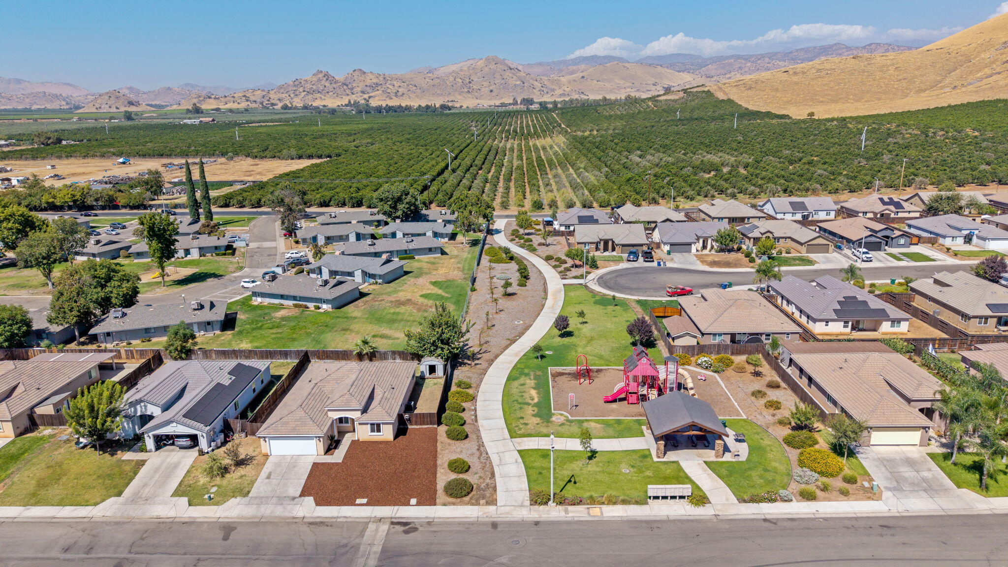 414 Summit Ave, Woodlake, CA 93286