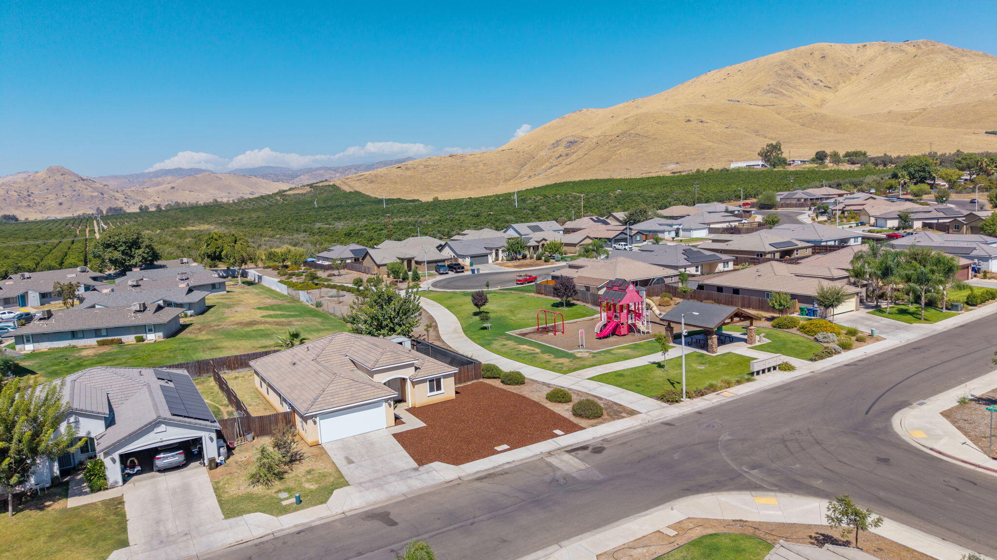 414 Summit Ave, Woodlake, CA 93286
