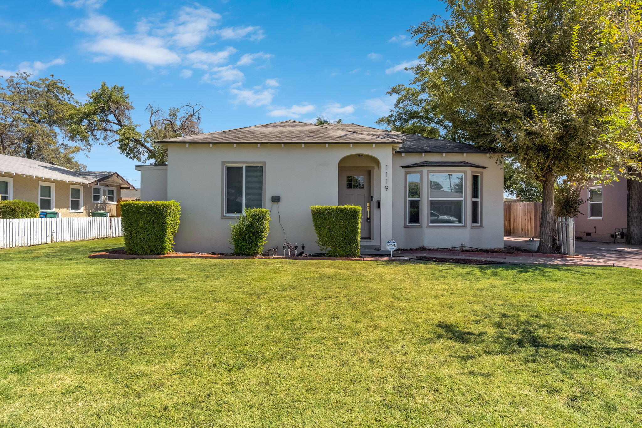 1119 N 11th Ave, Hanford, CA 93230