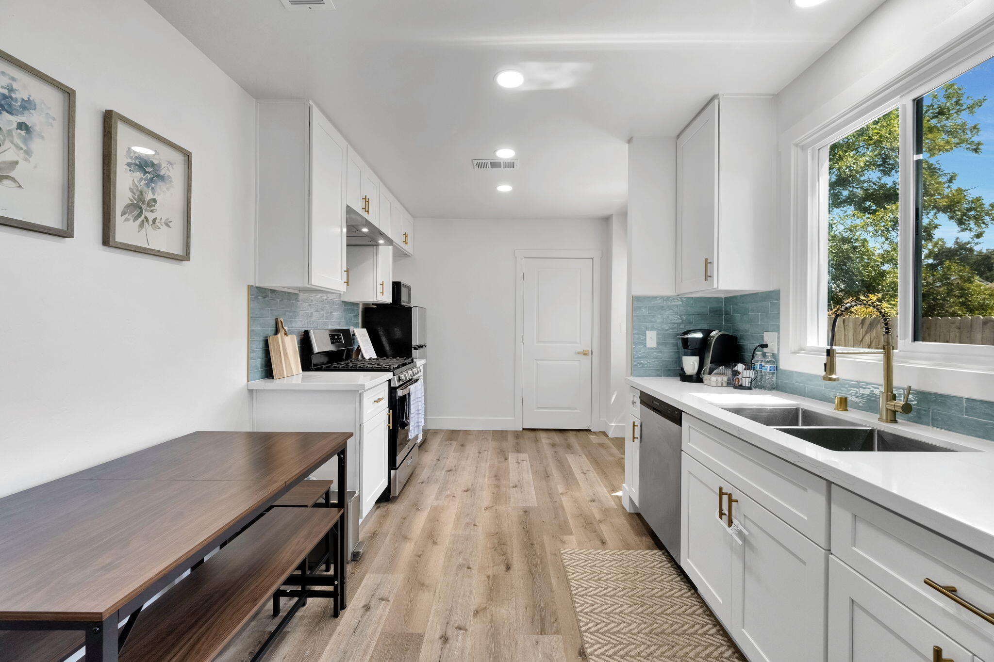 1119 N 11th Ave, Hanford, CA 93230