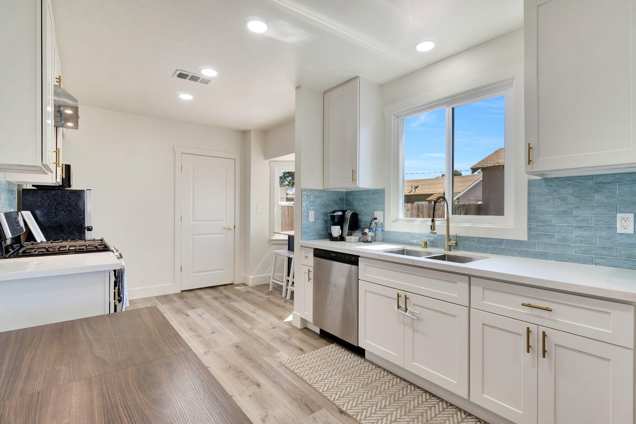 1119 N 11th Ave, Hanford, CA 93230