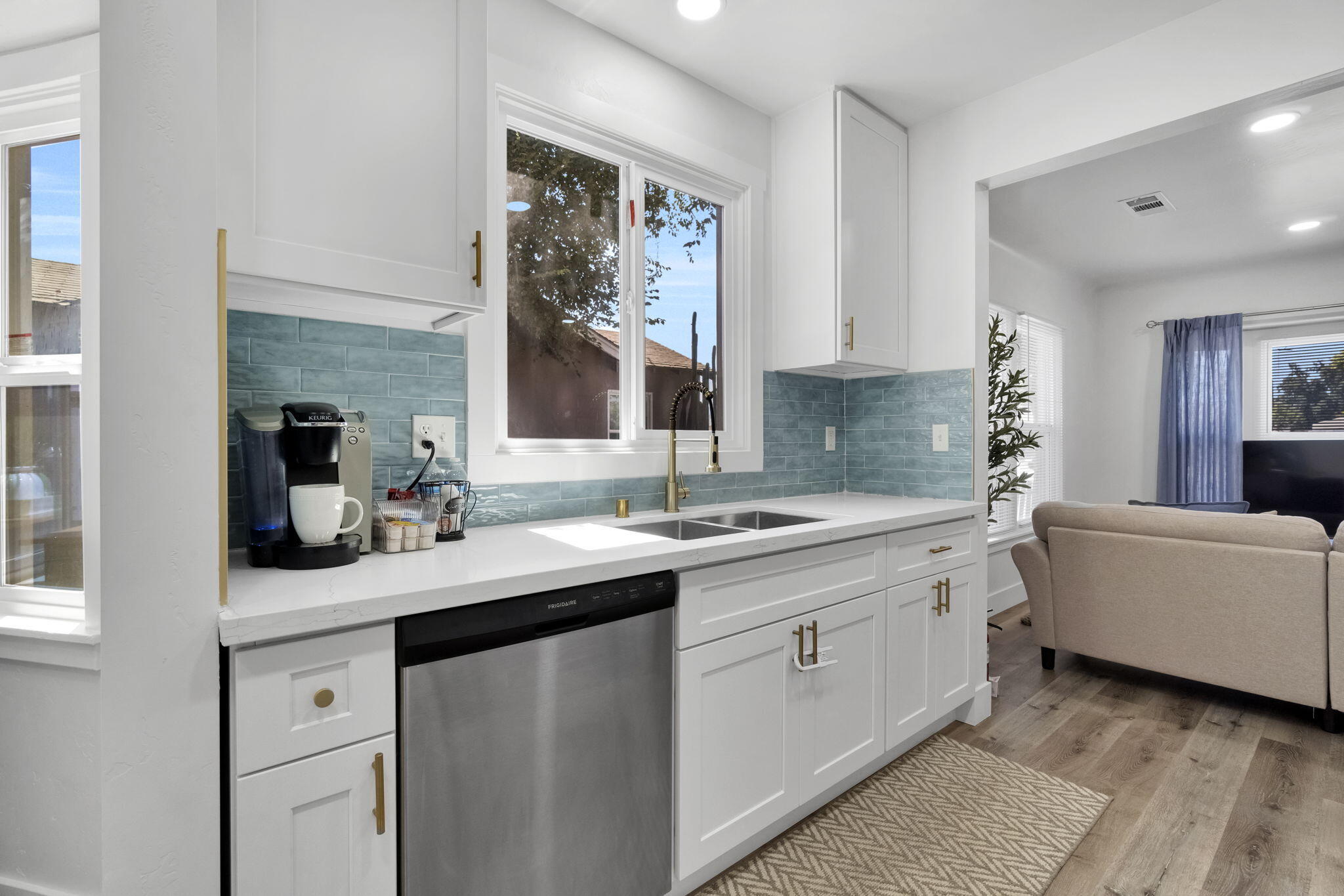 1119 N 11th Ave, Hanford, CA 93230