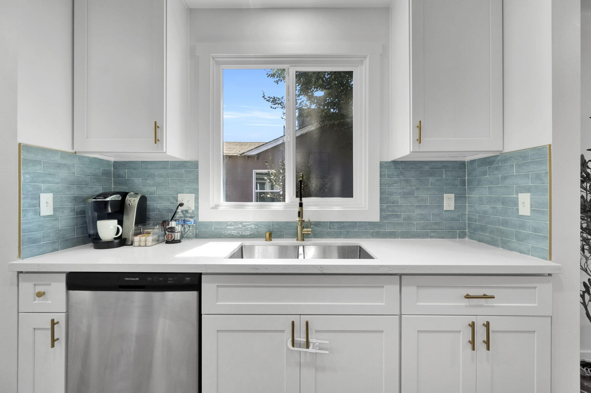 1119 N 11th Ave, Hanford, CA 93230