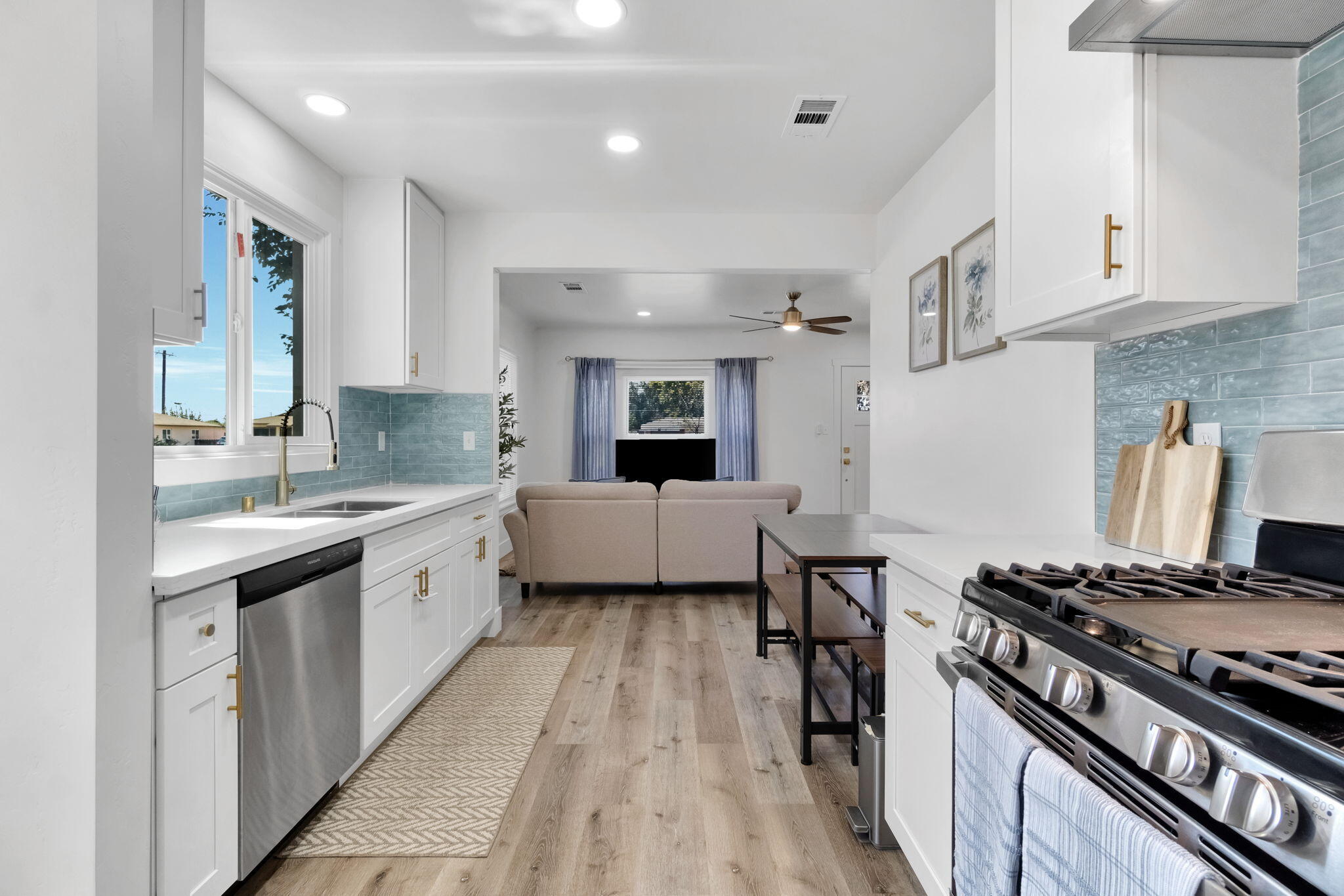 1119 N 11th Ave, Hanford, CA 93230
