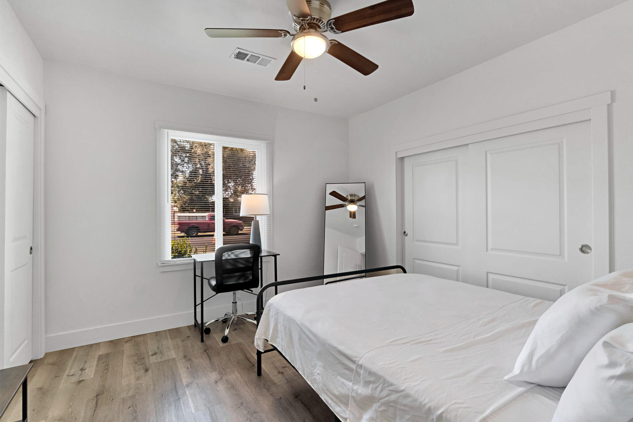 1119 N 11th Ave, Hanford, CA 93230