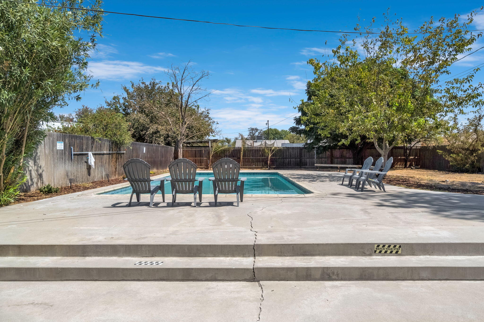 1119 N 11th Ave, Hanford, CA 93230