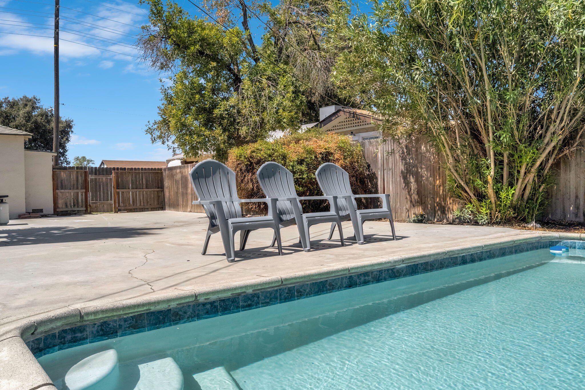 1119 N 11th Ave, Hanford, CA 93230