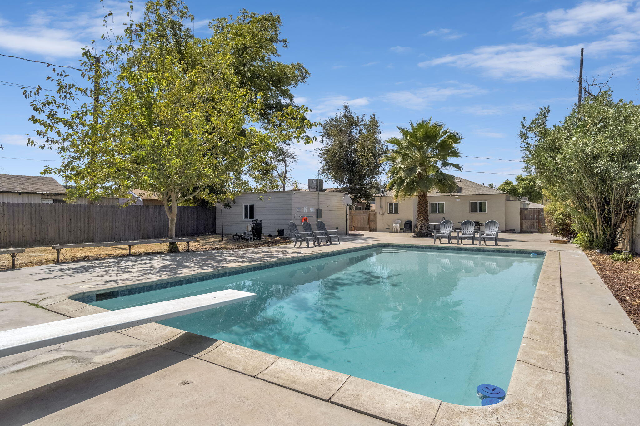 1119 N 11th Ave, Hanford, CA 93230