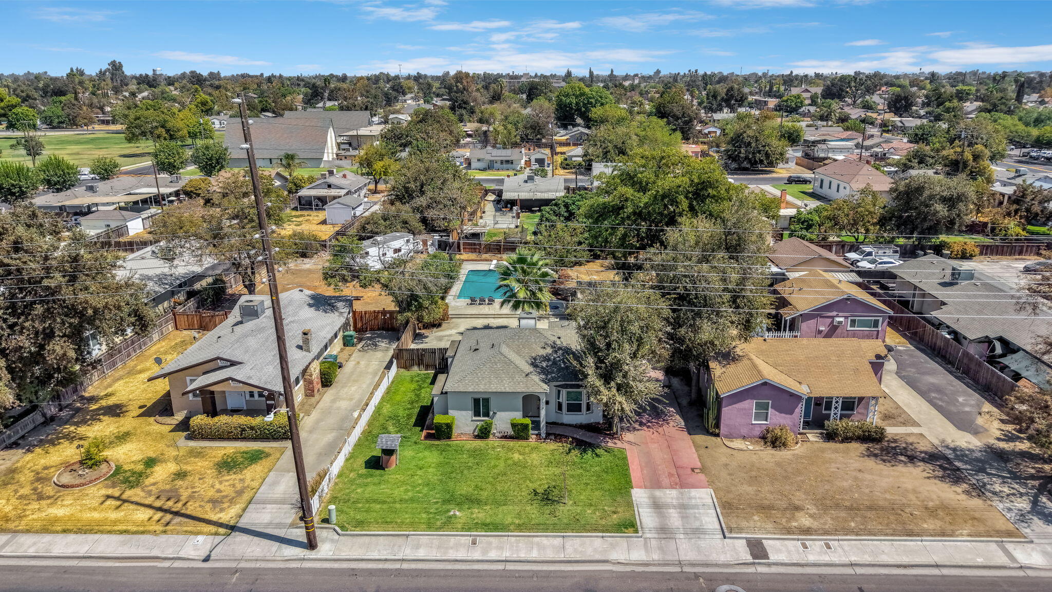1119 N 11th Ave, Hanford, CA 93230