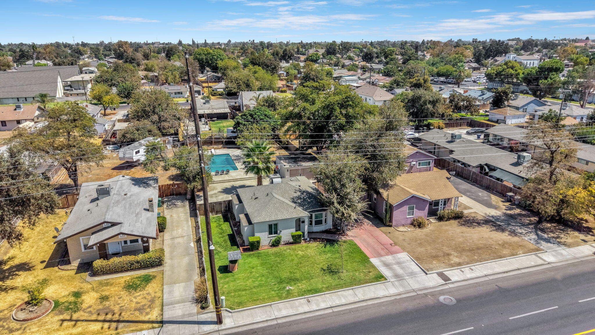 1119 N 11th Ave, Hanford, CA 93230