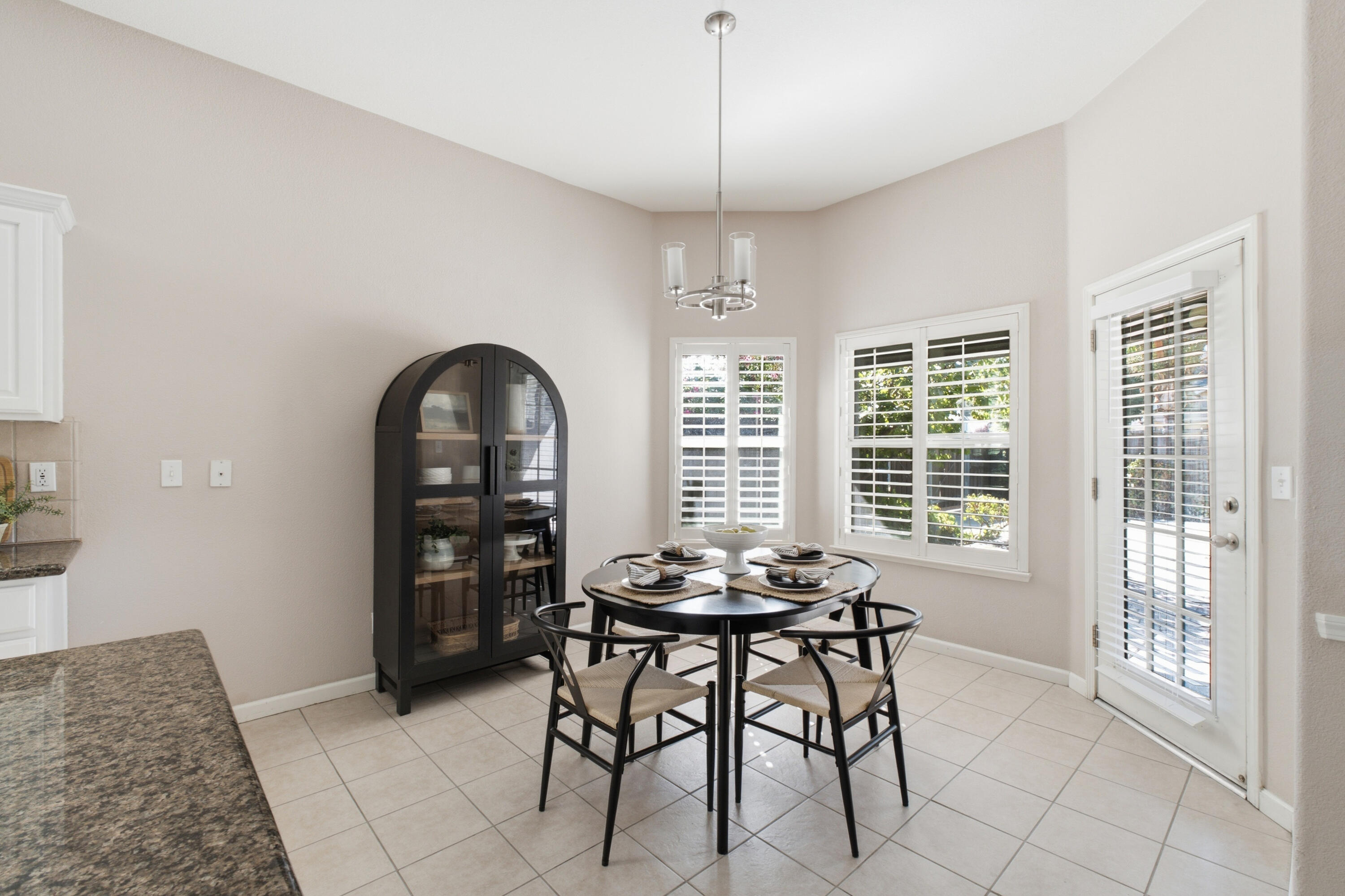 4923 W Lark Ave, Visalia, CA 93291