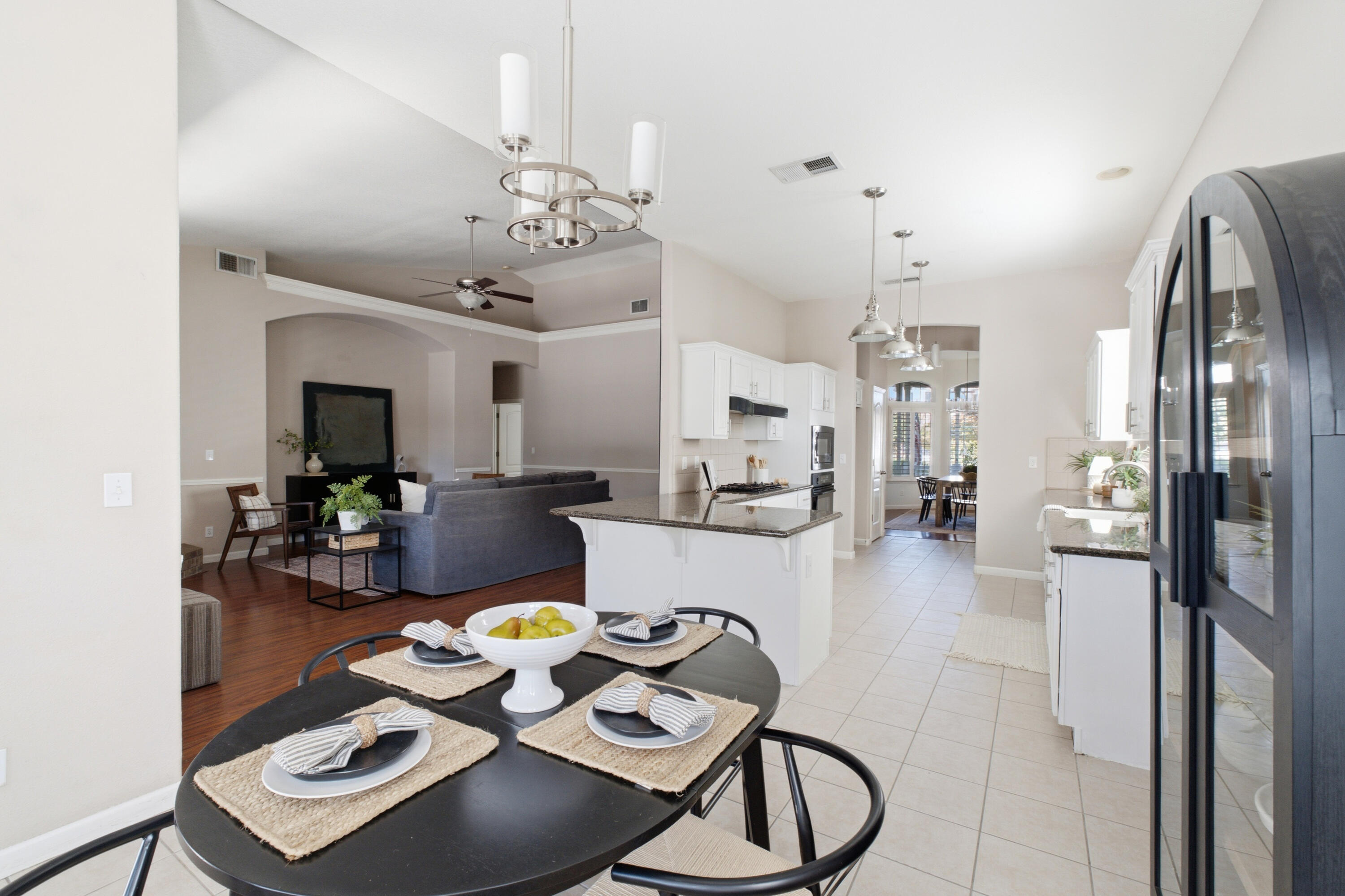 4923 W Lark Ave, Visalia, CA 93291