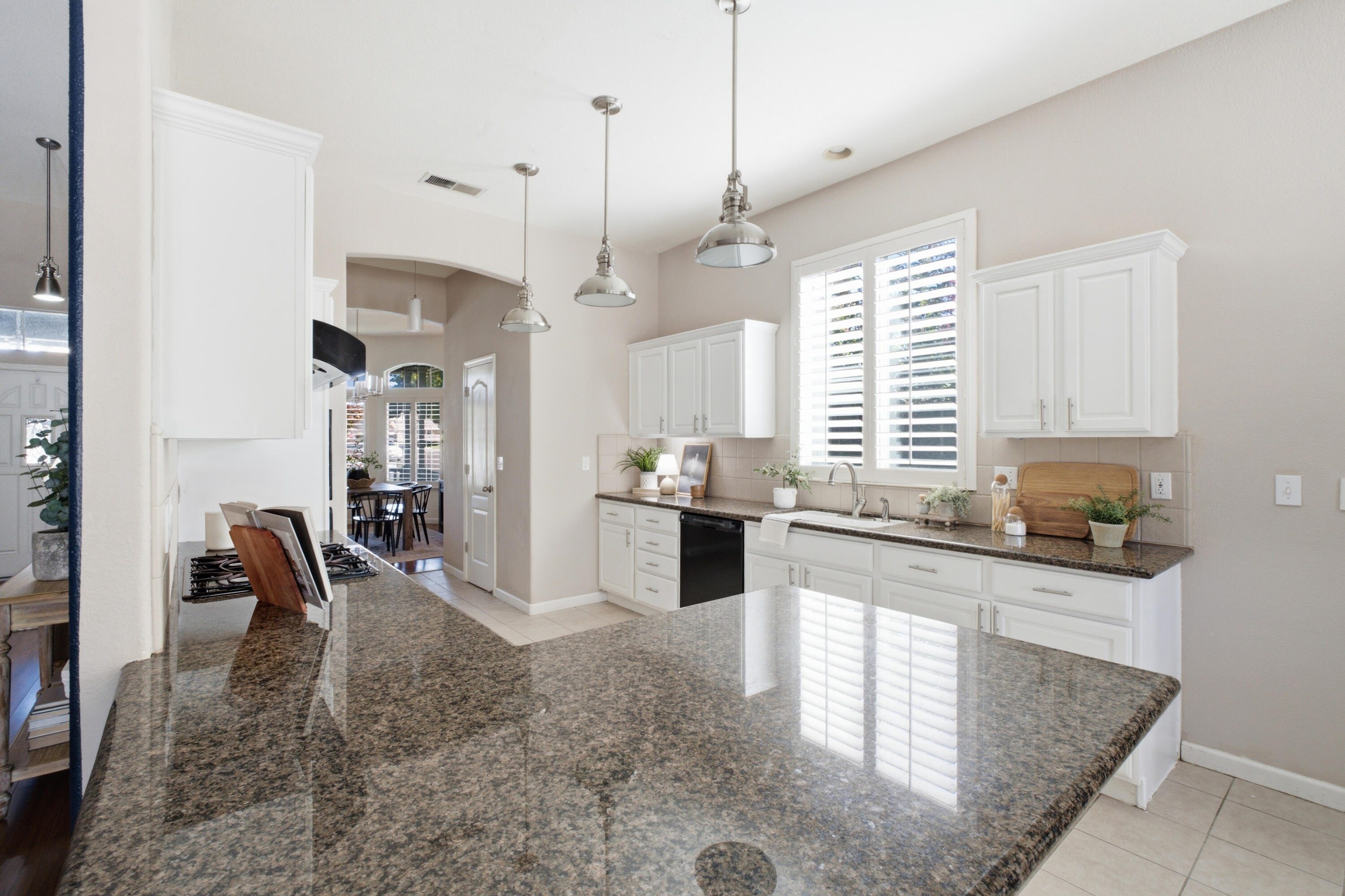 4923 W Lark Ave, Visalia, CA 93291