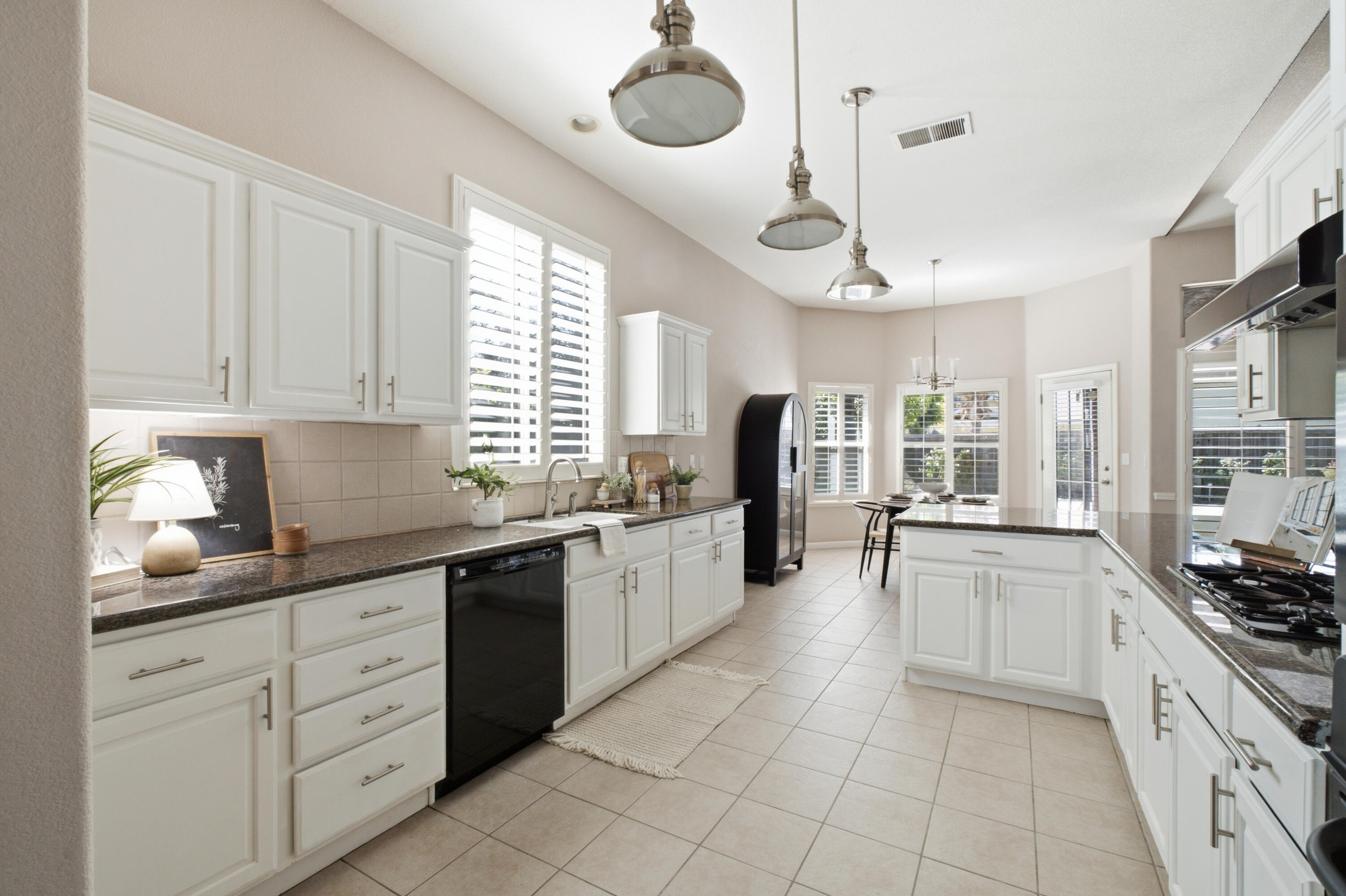 4923 W Lark Ave, Visalia, CA 93291