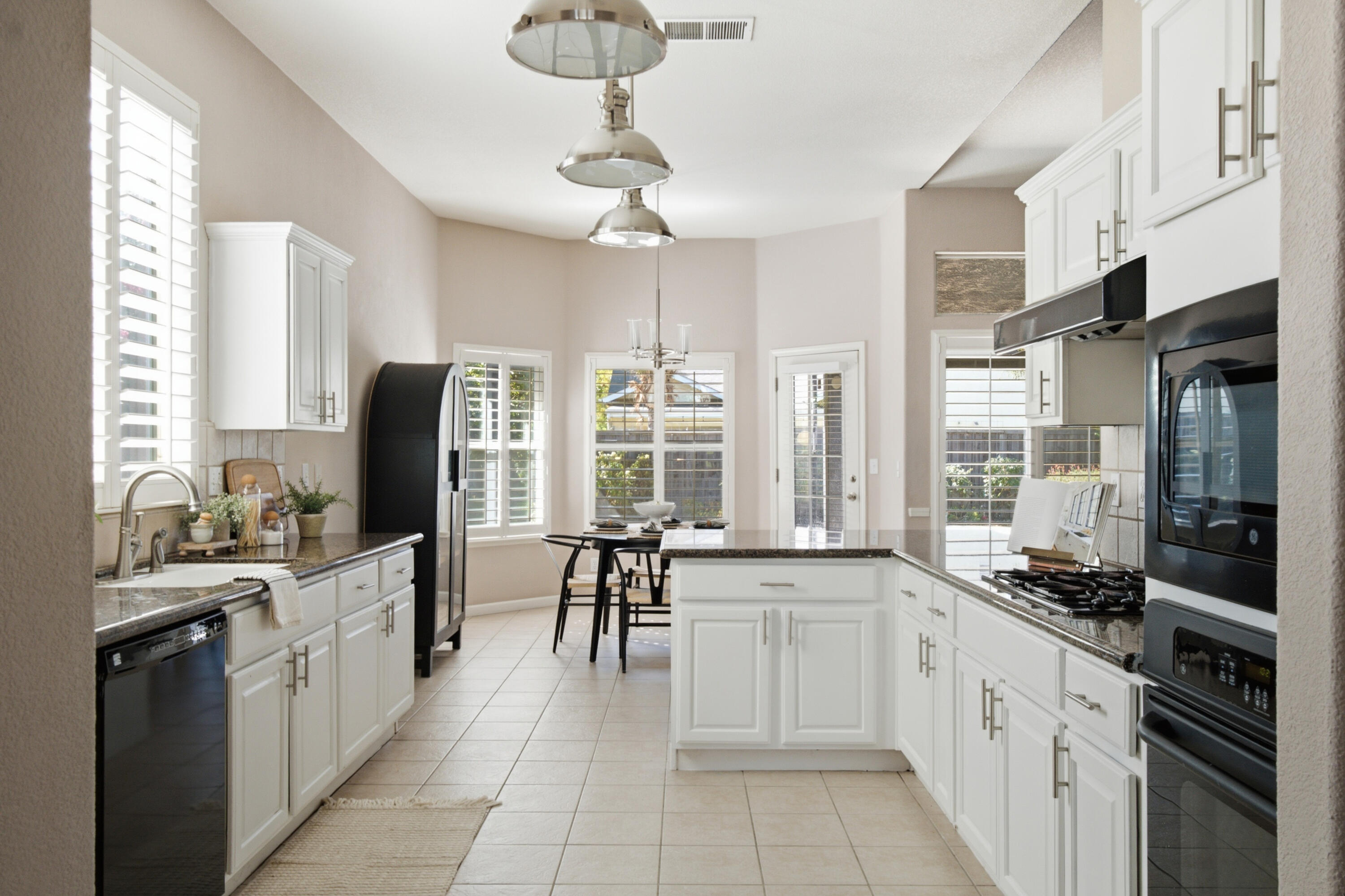 4923 W Lark Ave, Visalia, CA 93291