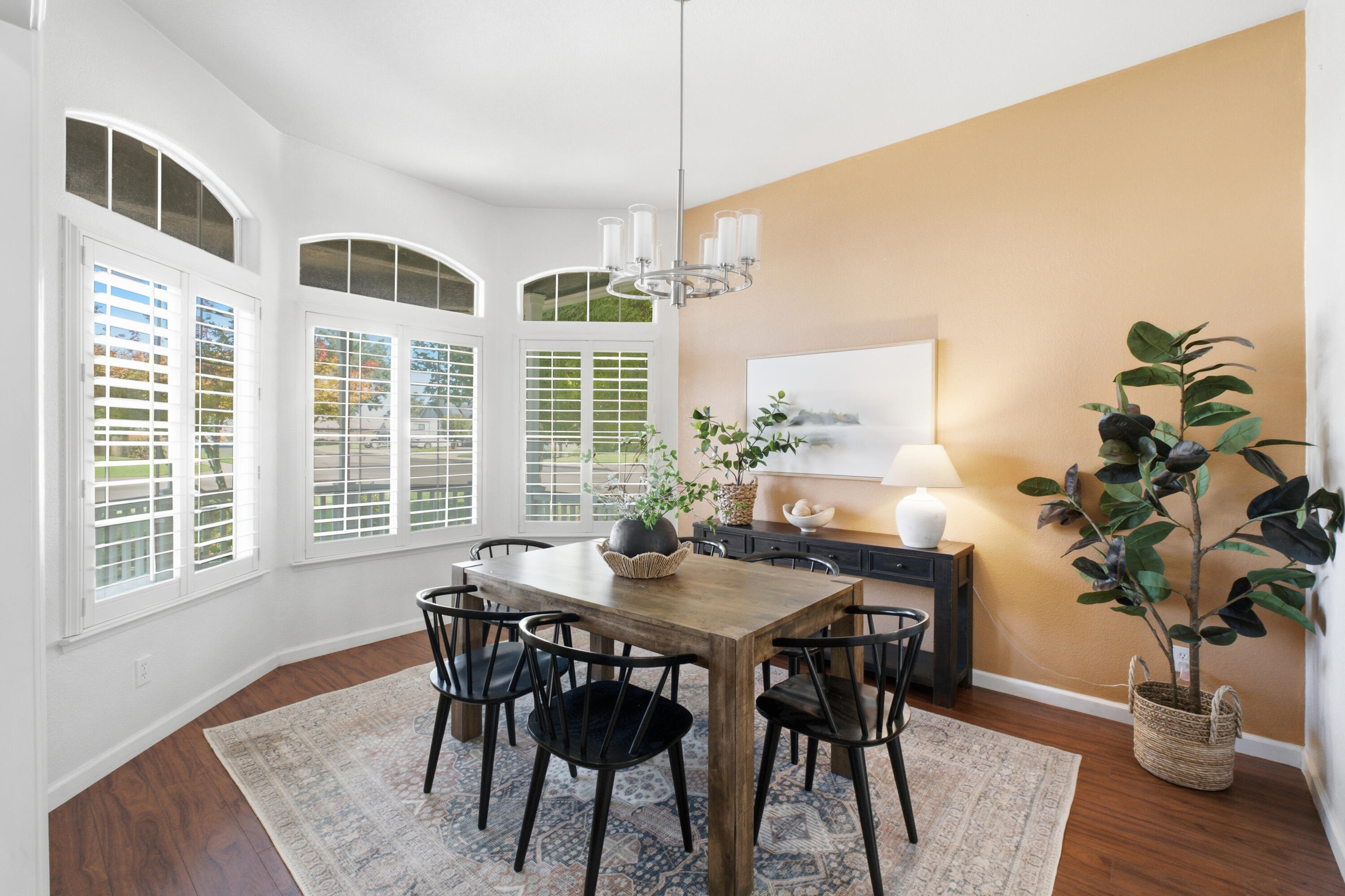 4923 W Lark Ave, Visalia, CA 93291